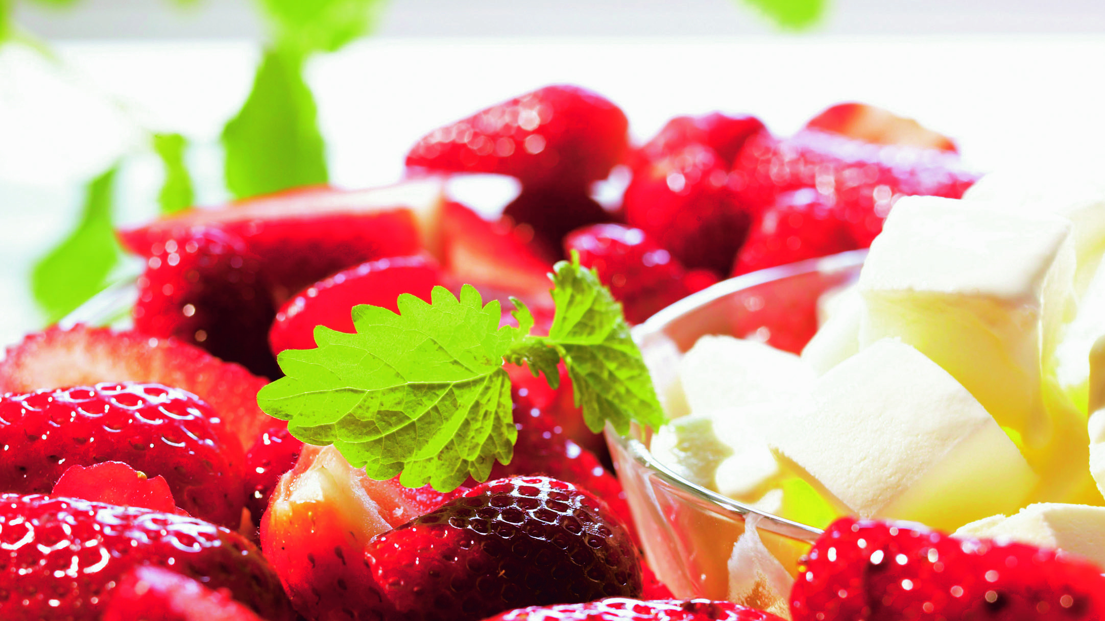 Balsamicosiirappia ja mansikoita