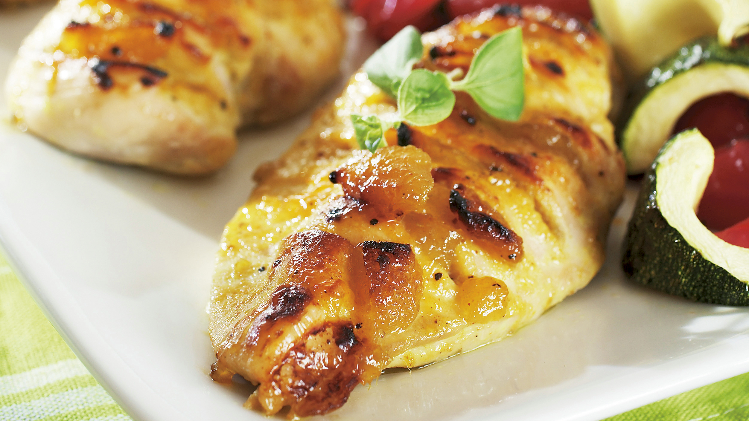 Mangochutneylla maustettua broileria