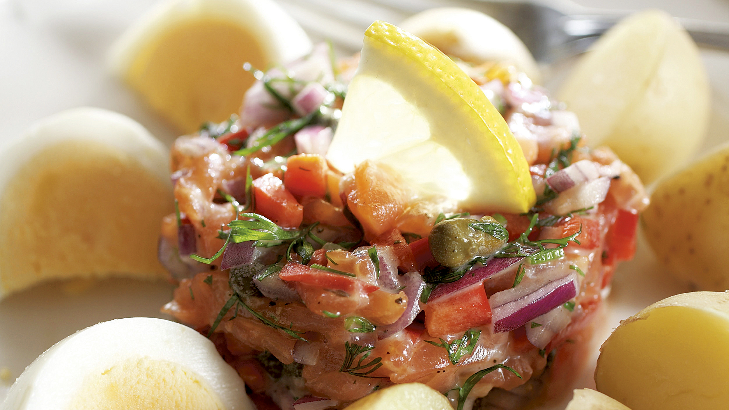 Graavilohitartar ja uudet perunat