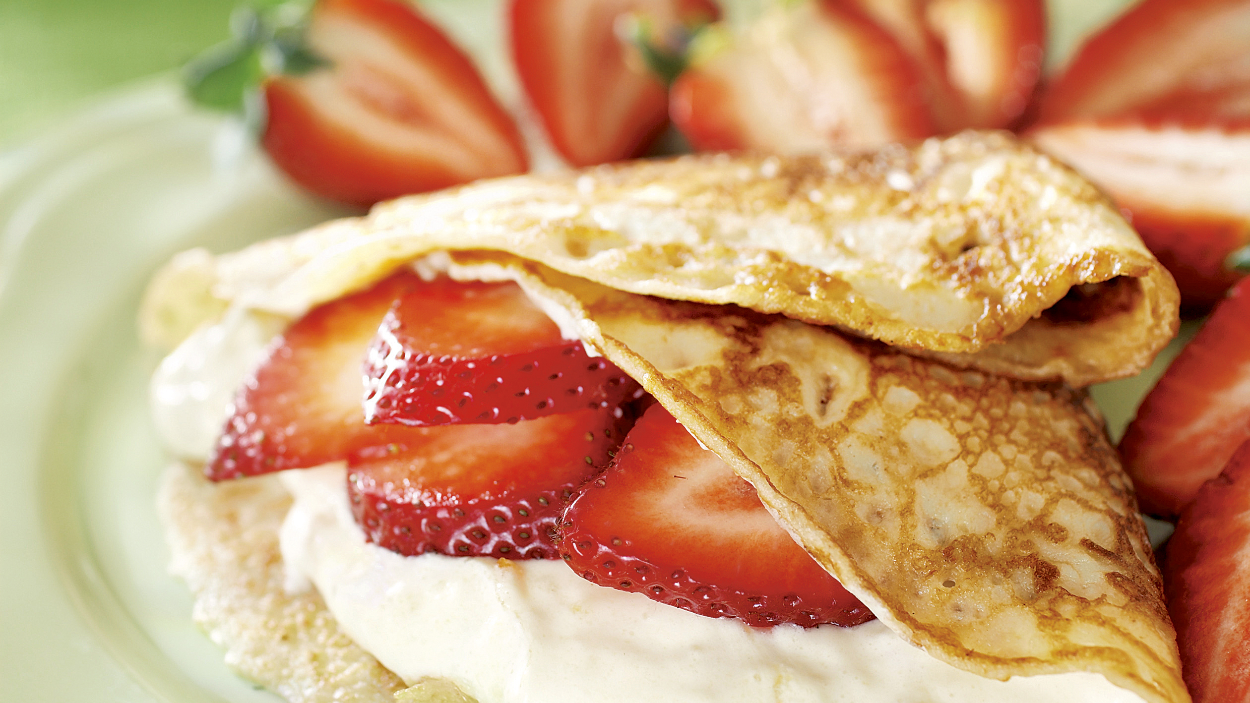 Muurinpohjalettuja ja mansikkacremeä