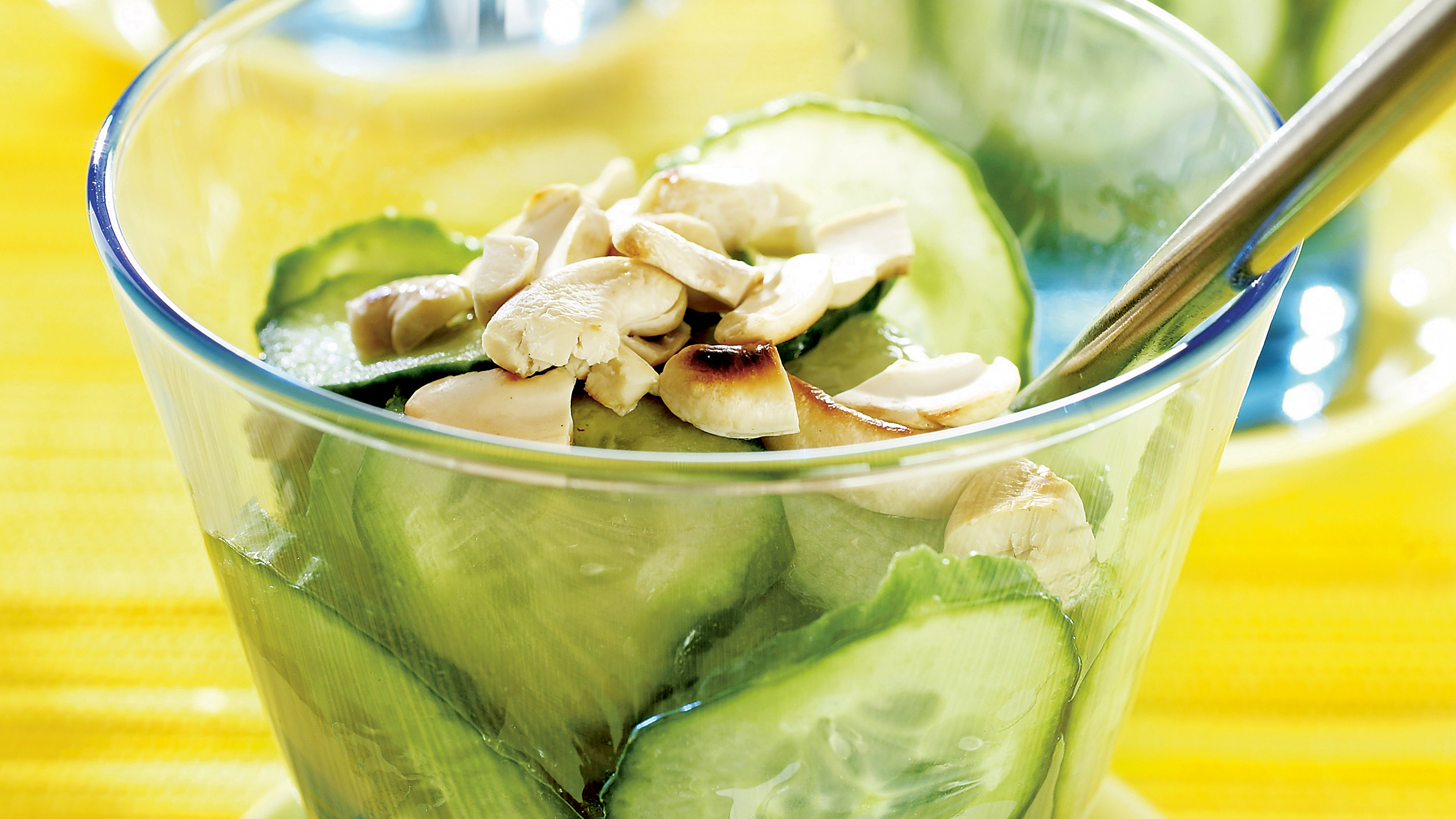 Kurkku-inkiväärisalaatti