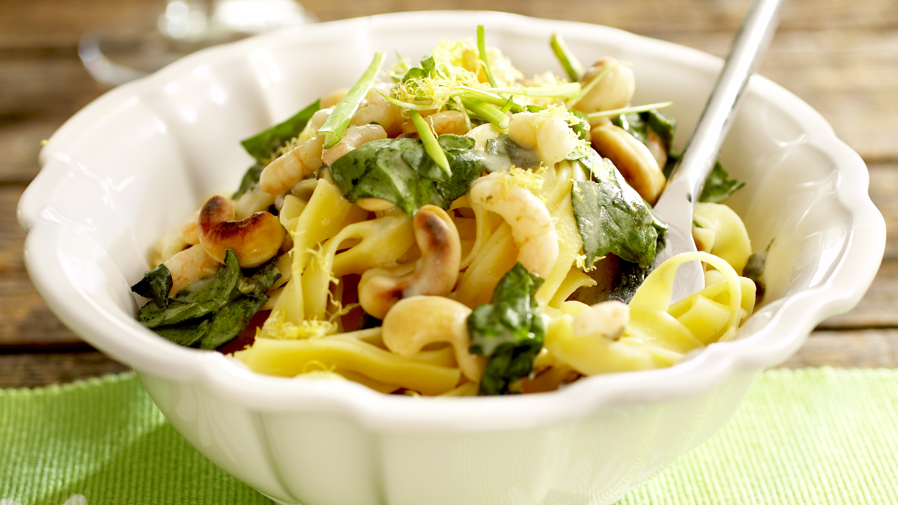 Sitruunainen katkarapu-pinaattipasta