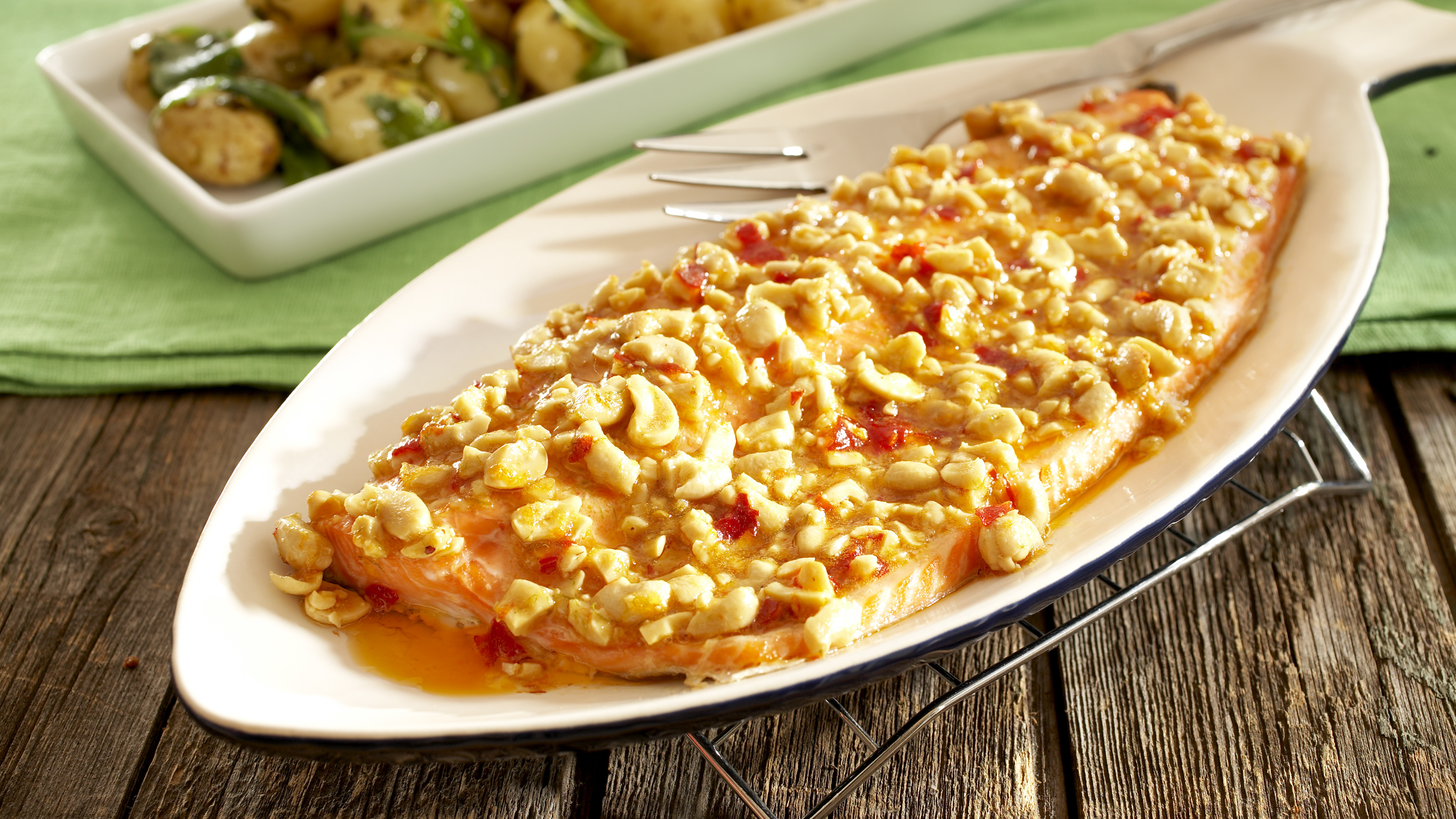 Pähkinäkirjolohi ja rucolaperunat