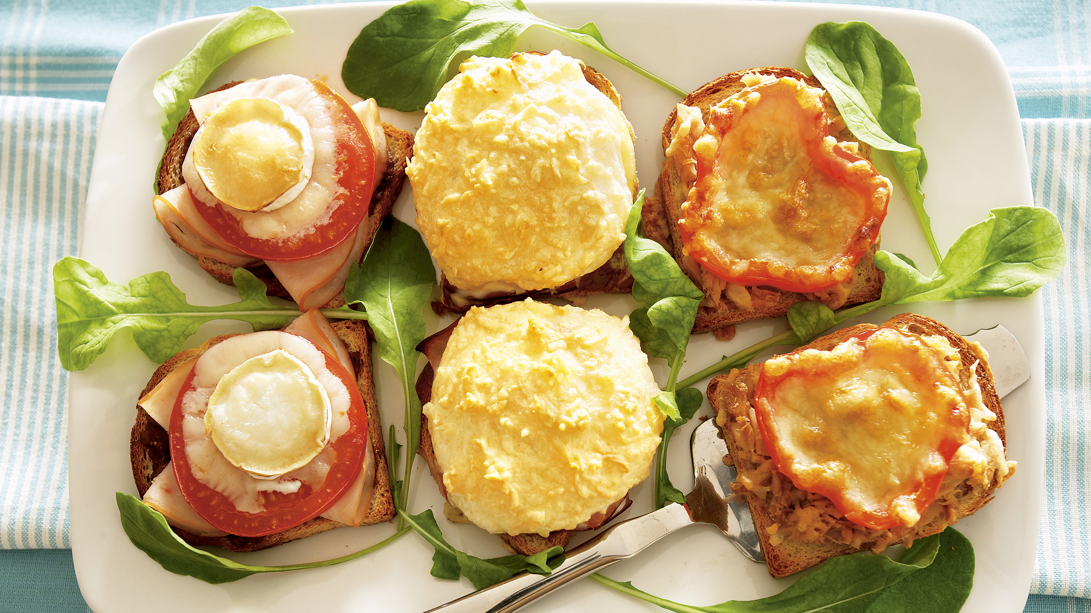 Lämpimät kinkku-ananasleivät