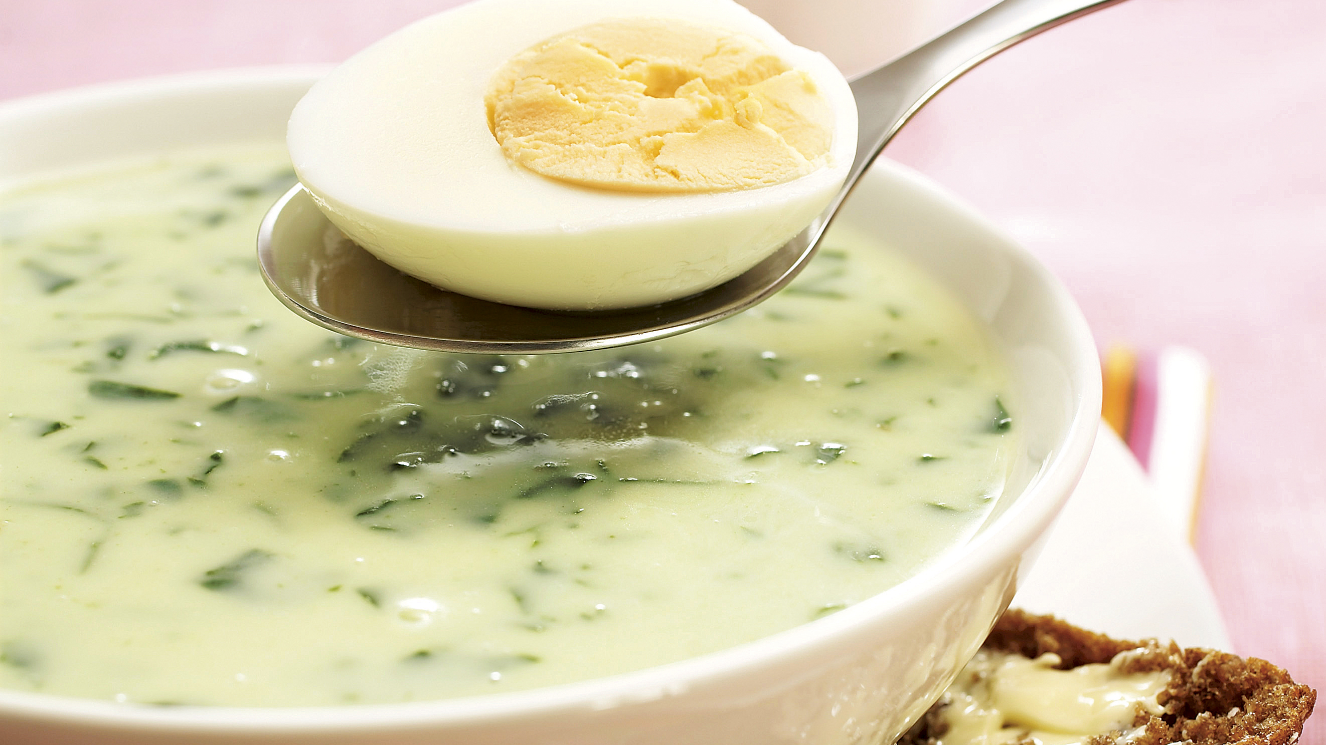 Pinaattikeitto tuoreesta pinaatista