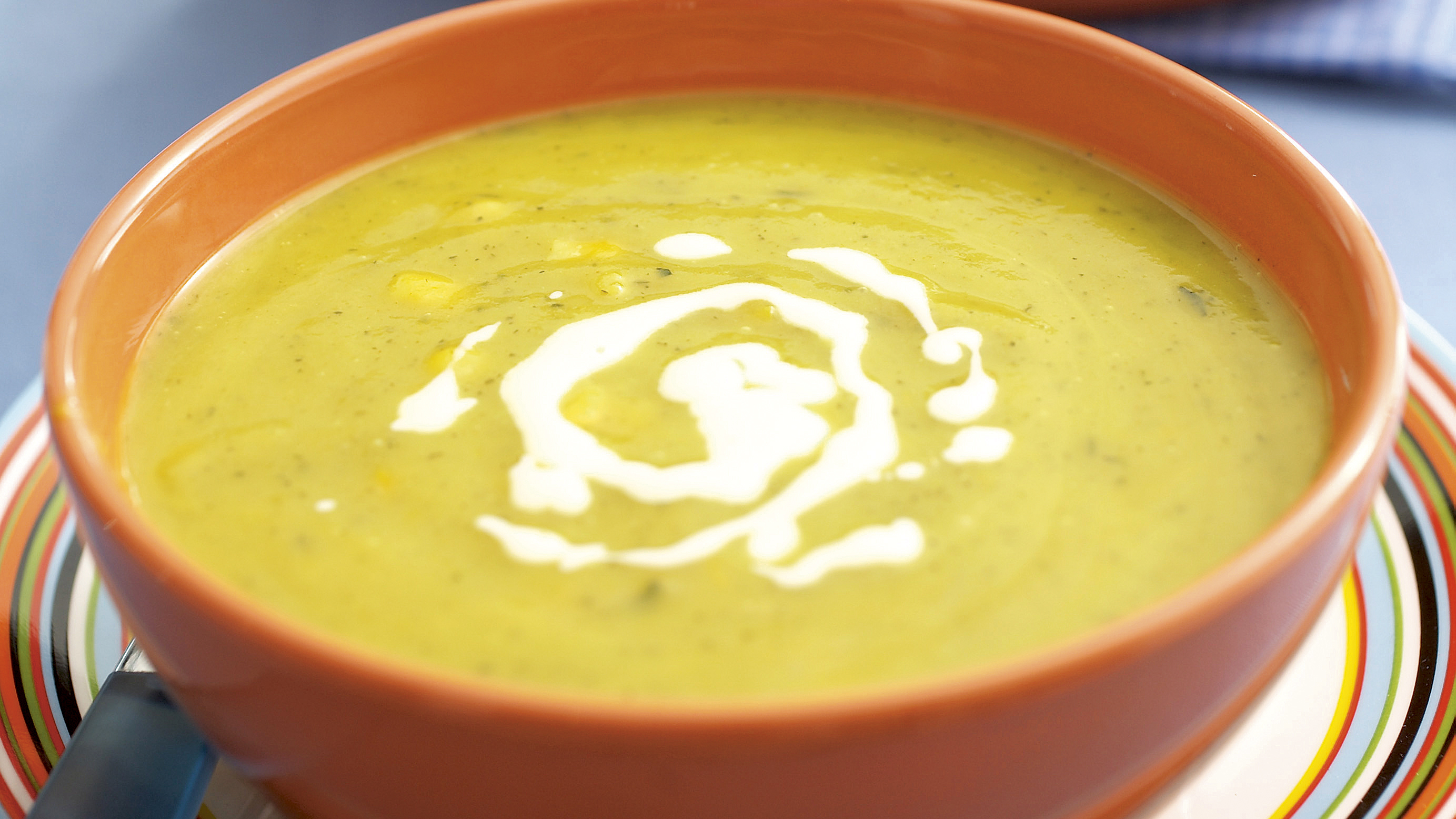 Kesäkurpitsa-maissikeitto