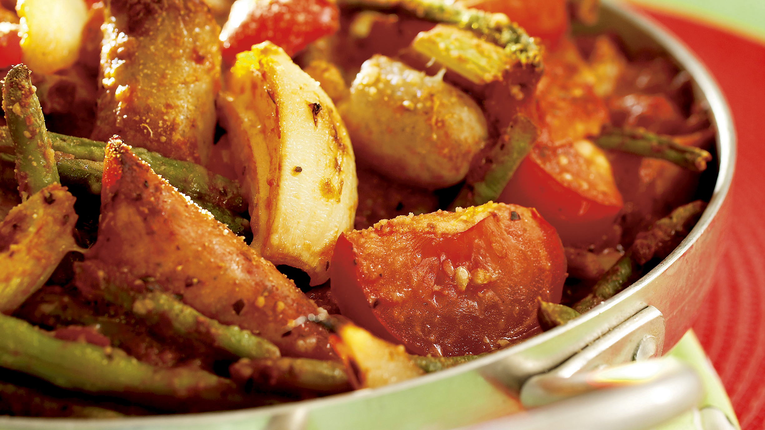 Tomaattinen makkarapannu