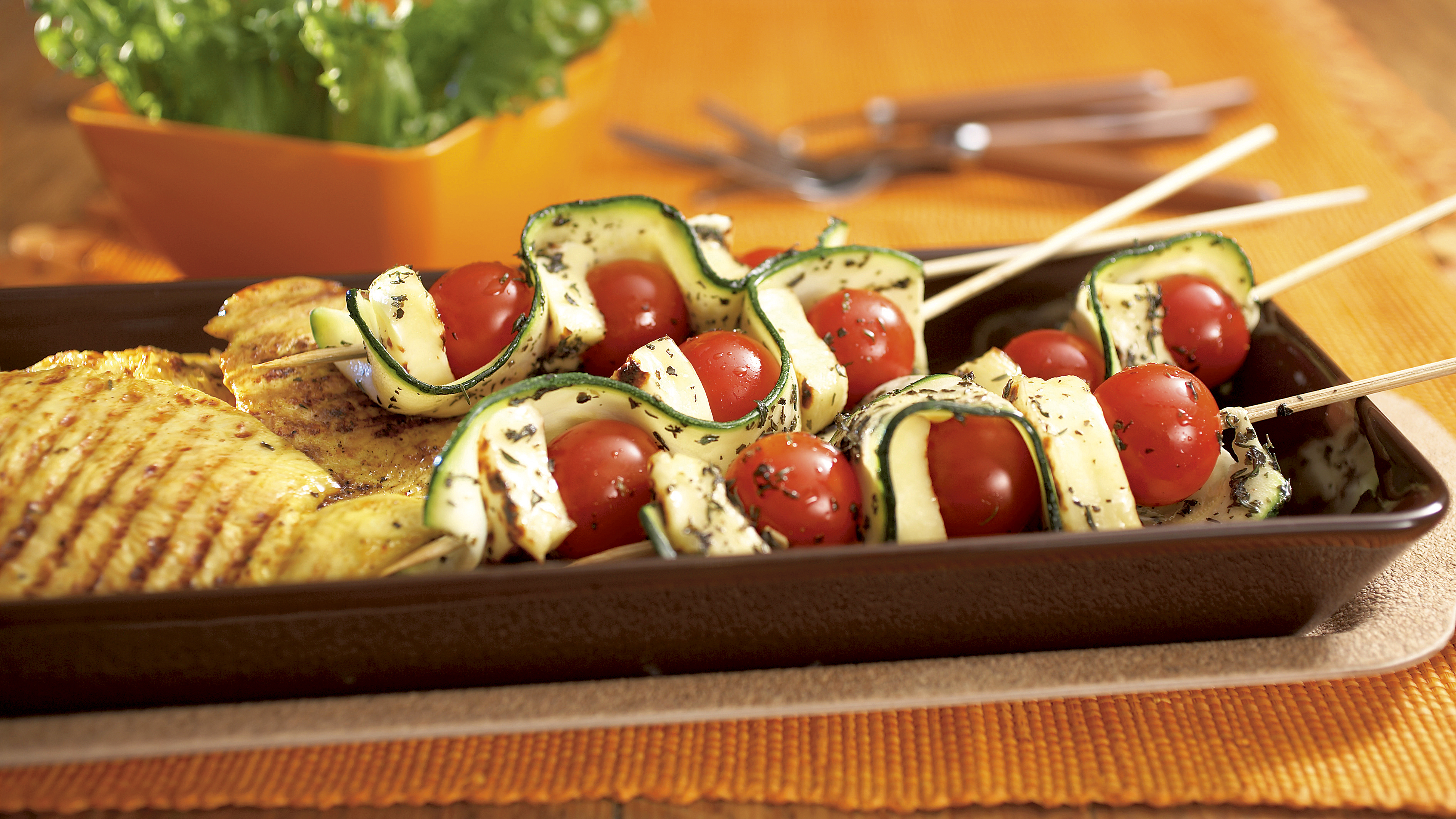 Kivat juusto-tomaattivartaat ja broilerinfileet 