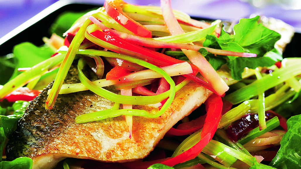 Pariloitu siika ja syyssalaatti