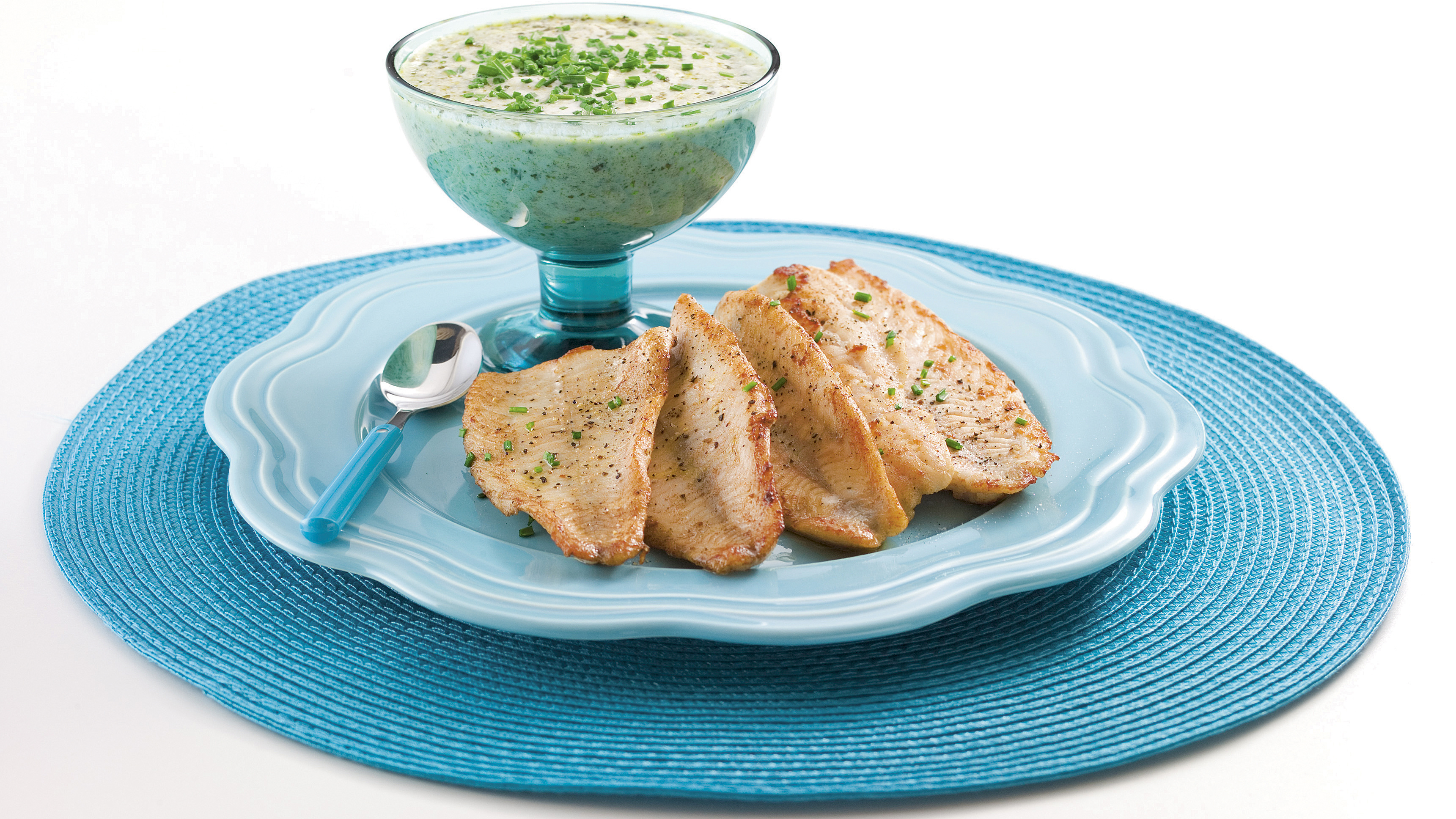 Paistetut ahvenfileet ja pestokastike