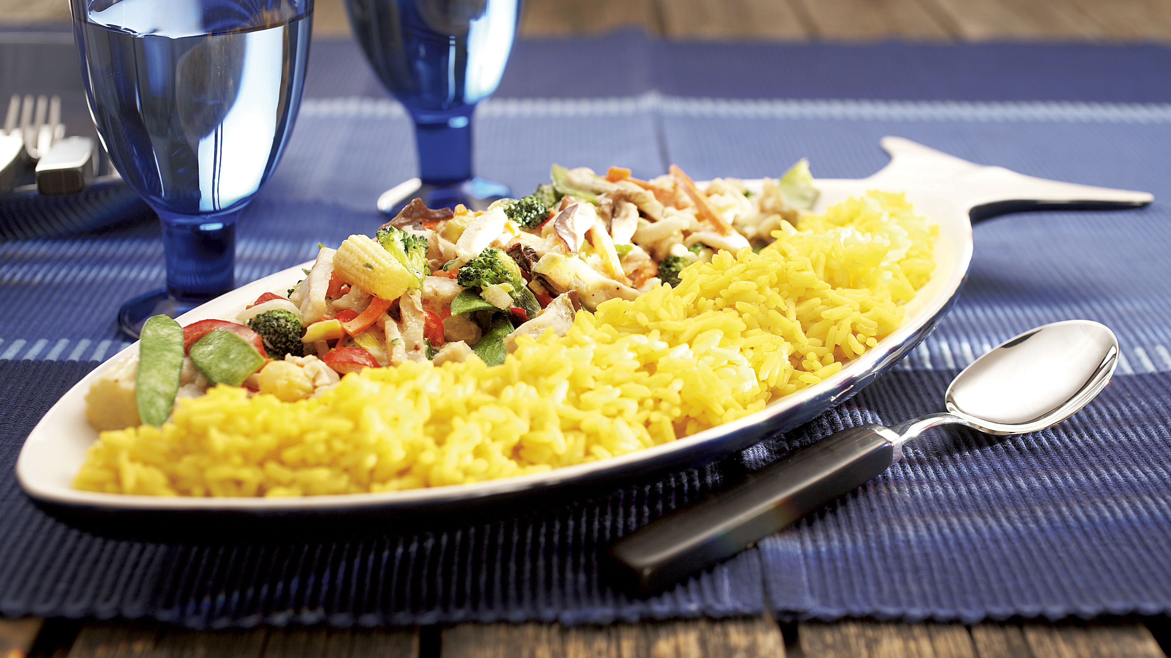 Inkiväärikala ja keltainen riisi