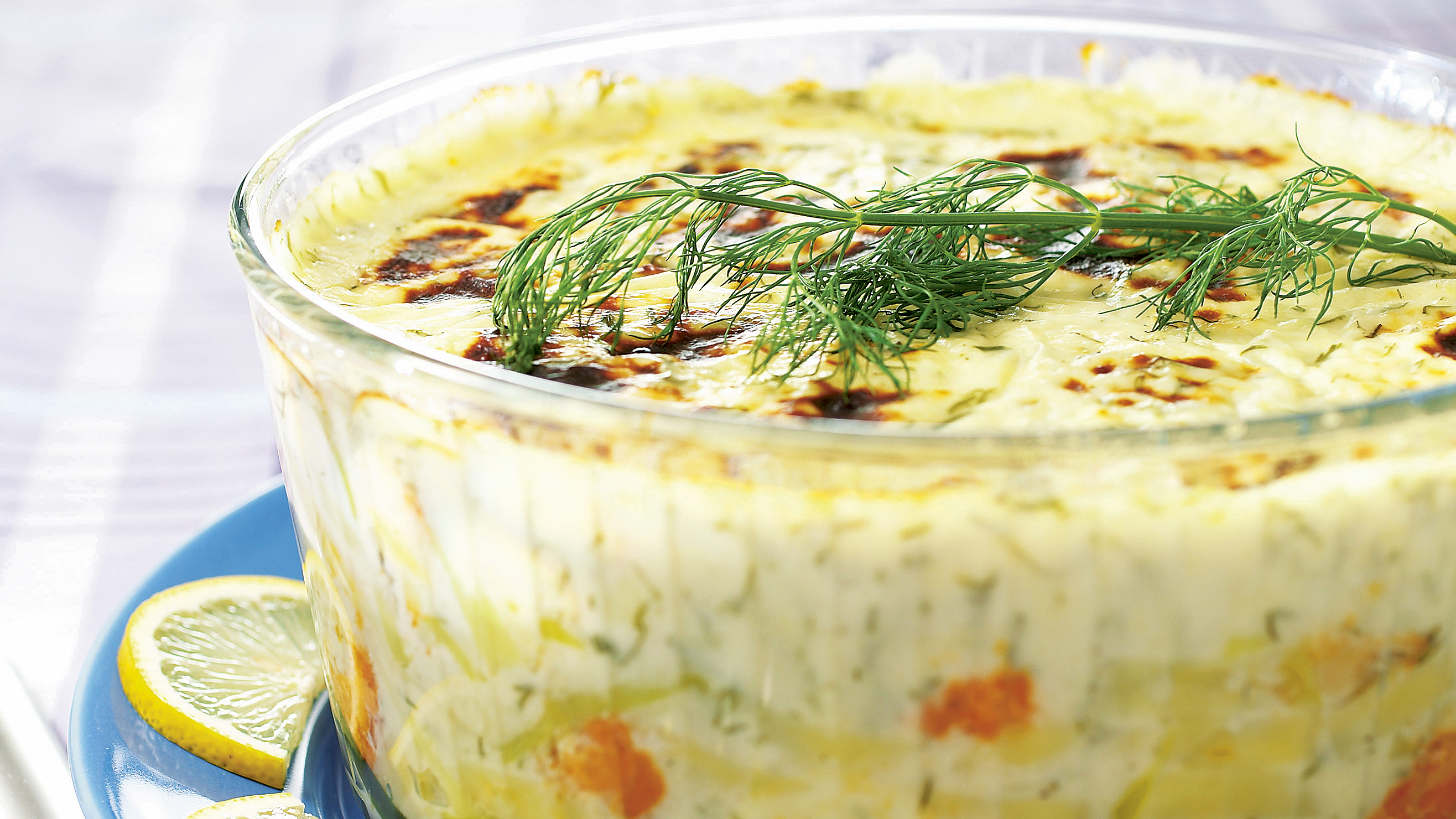 Kirjolohi-tagliatellegratiini