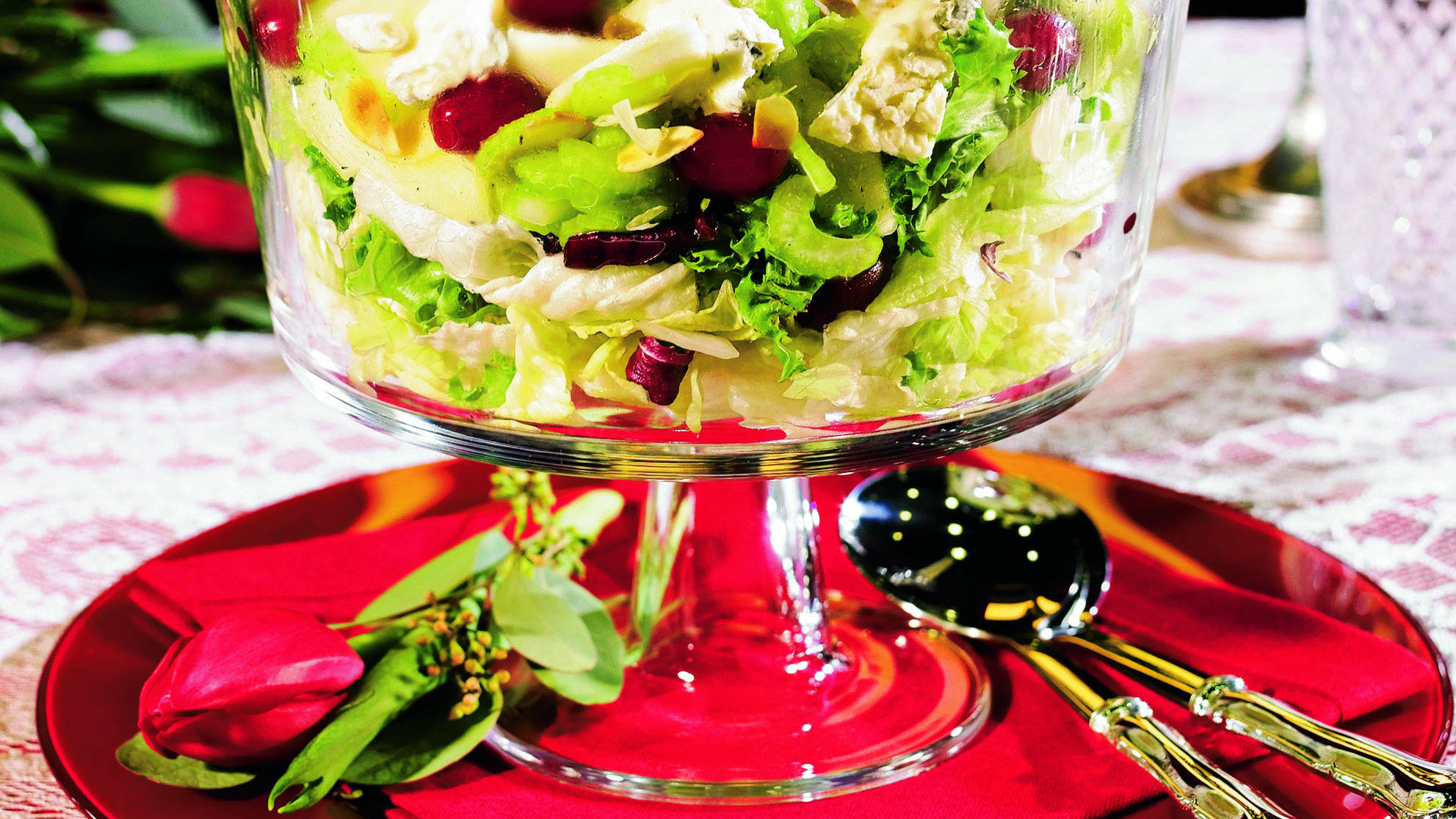 Hedelmäinen juustosalaatti