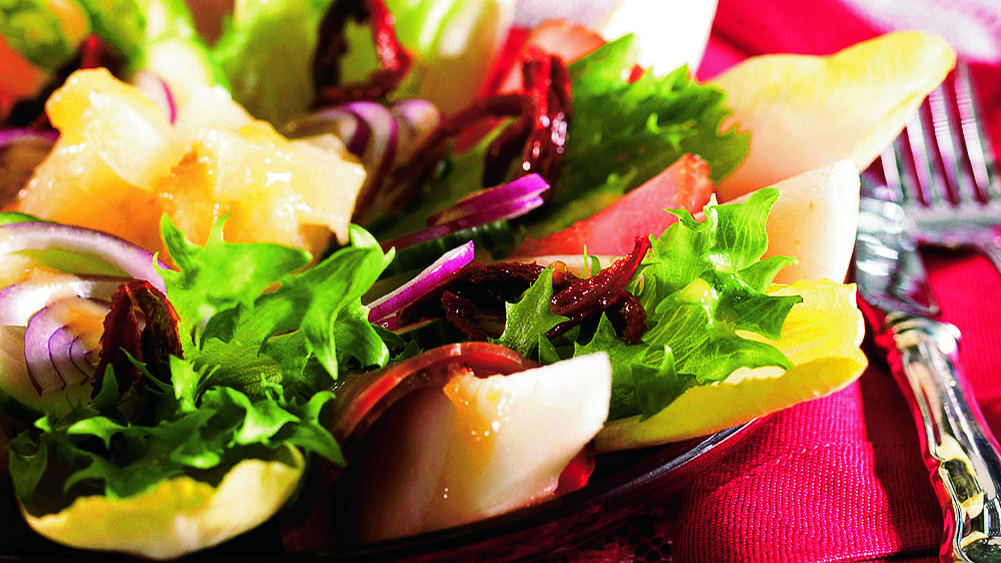 Hedelmäinen kinkkusalaatti