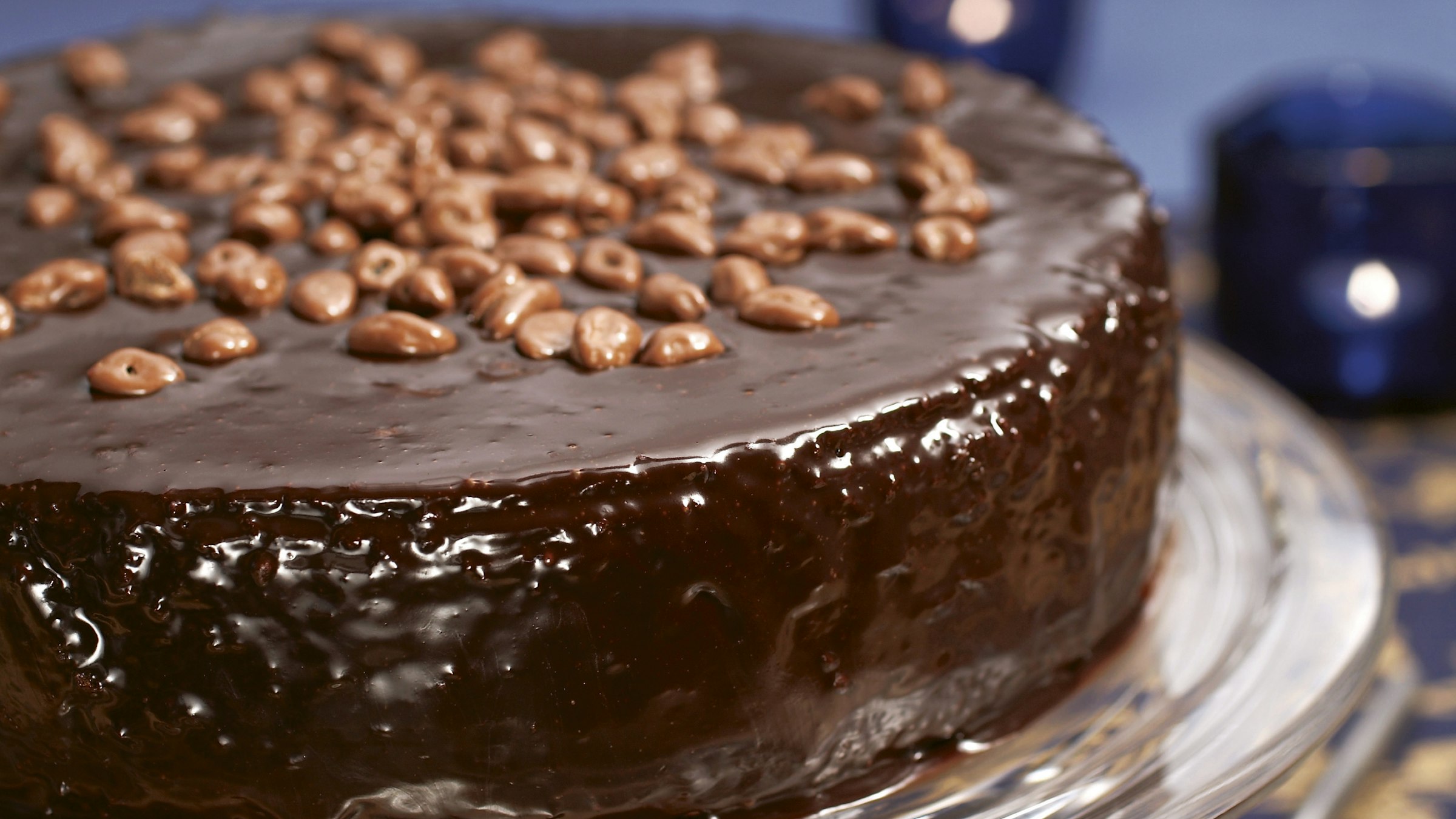Luumu-suklaakakku | Makeat leivonnaiset | Reseptit | K-Ruoka
