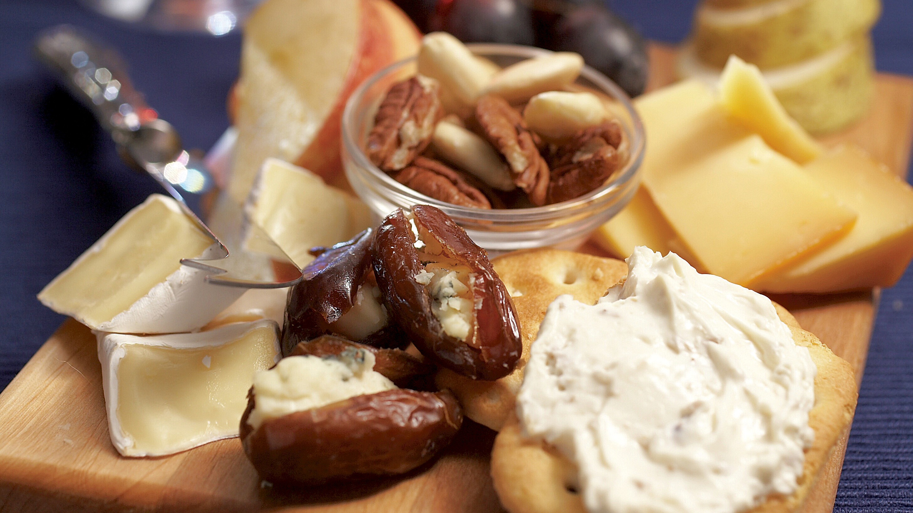 Juustotarjotin ja sinihomejuustotaatelit