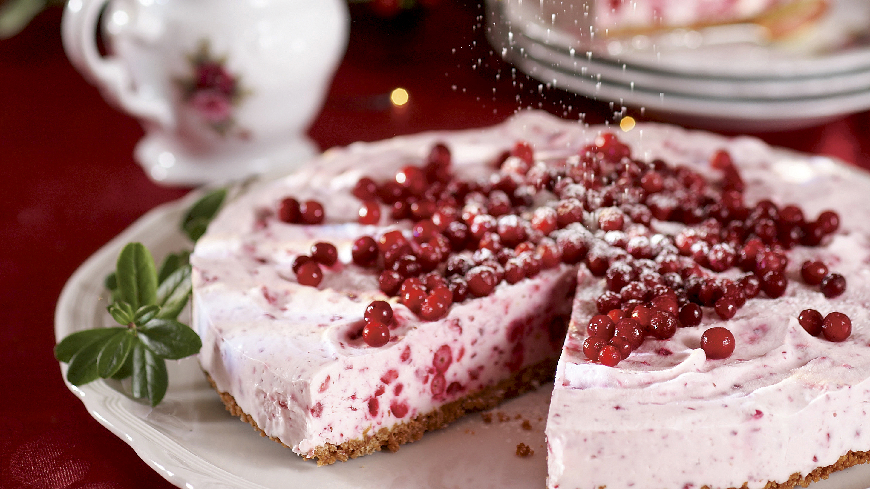 Puolukanpunainen rahkatorttu