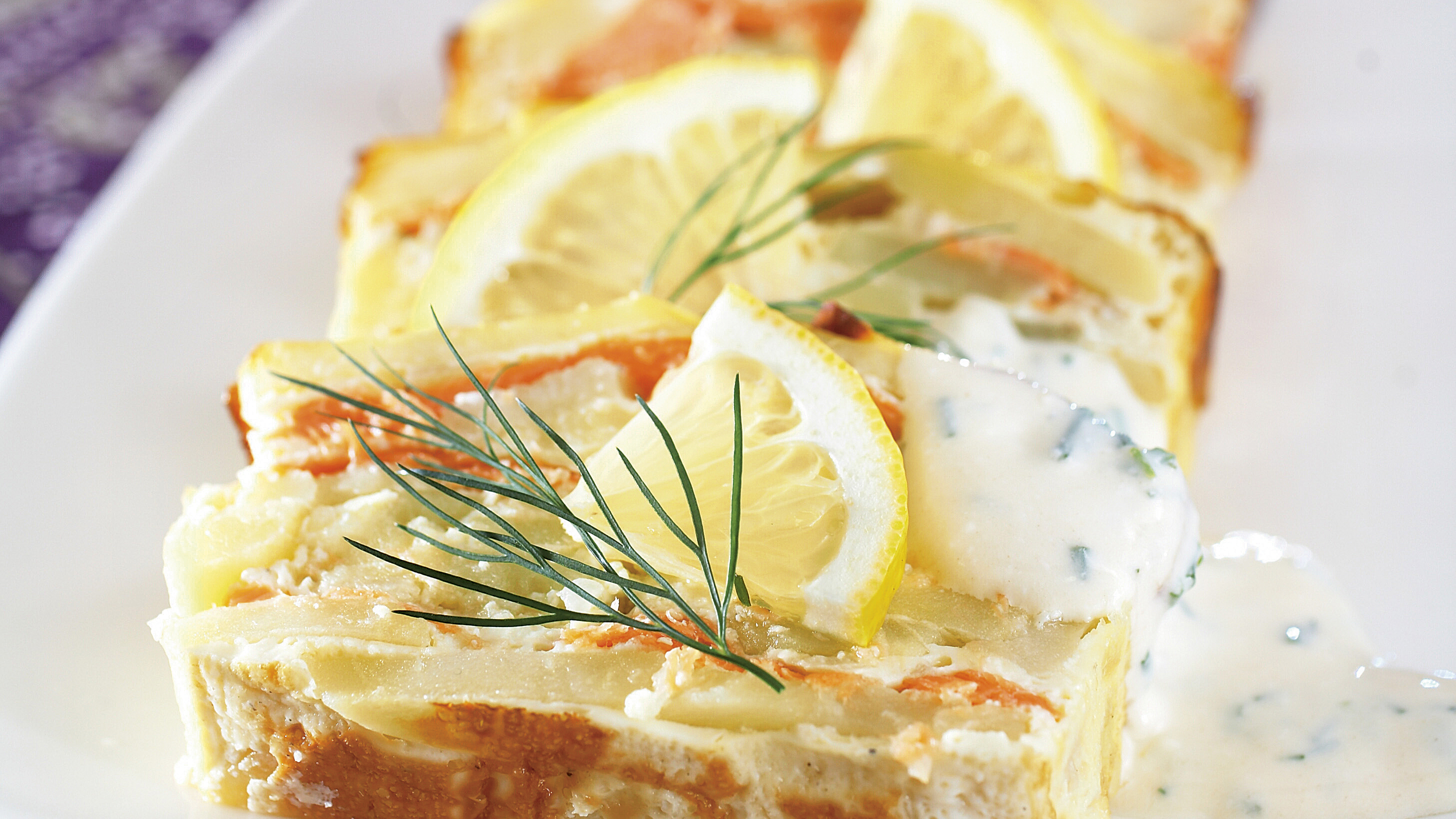 Lohi-perunavuoka ja kermaviilikastike