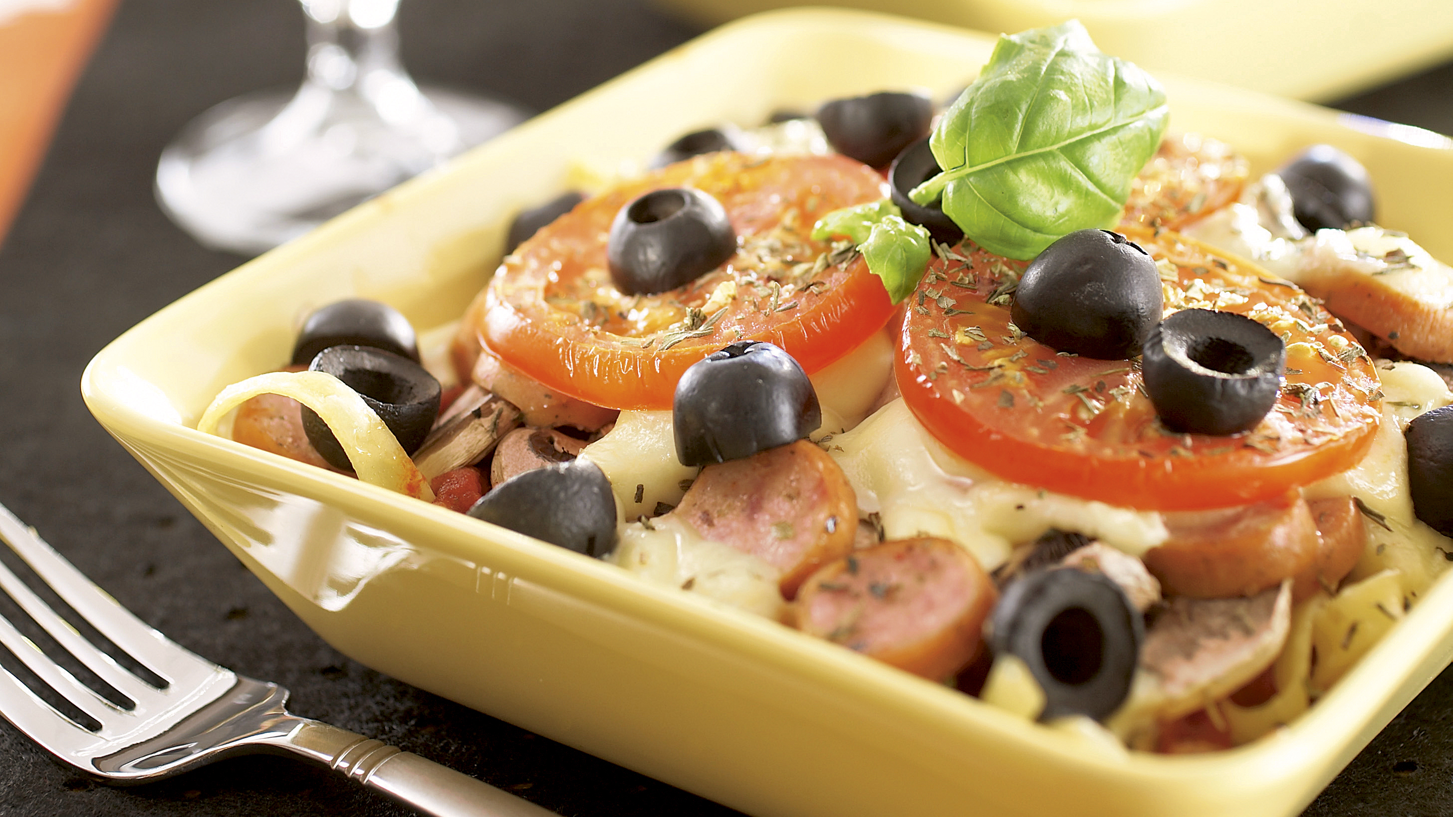 Mausteinen makkarapasta