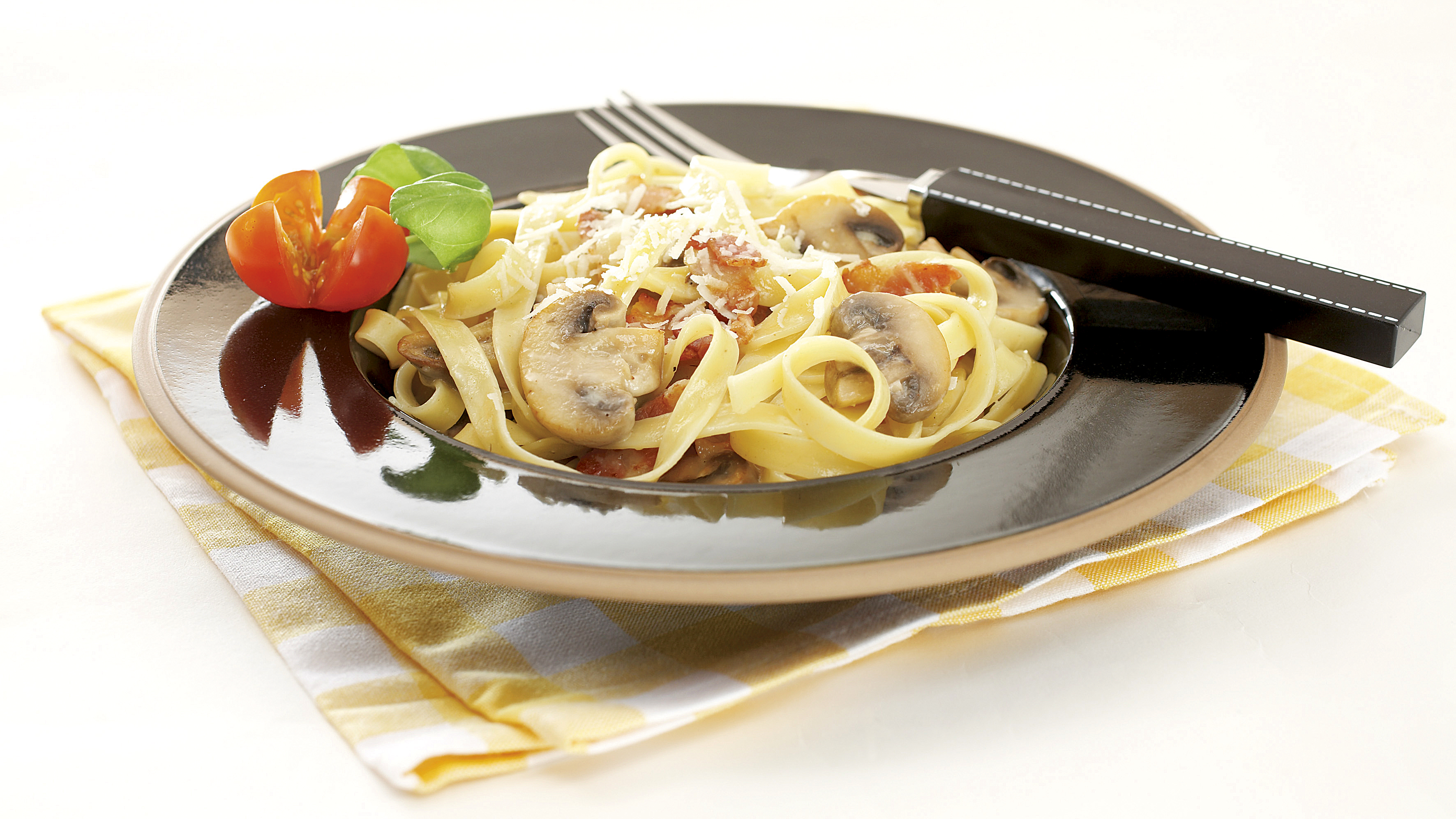 Sienipasta alla carbonara