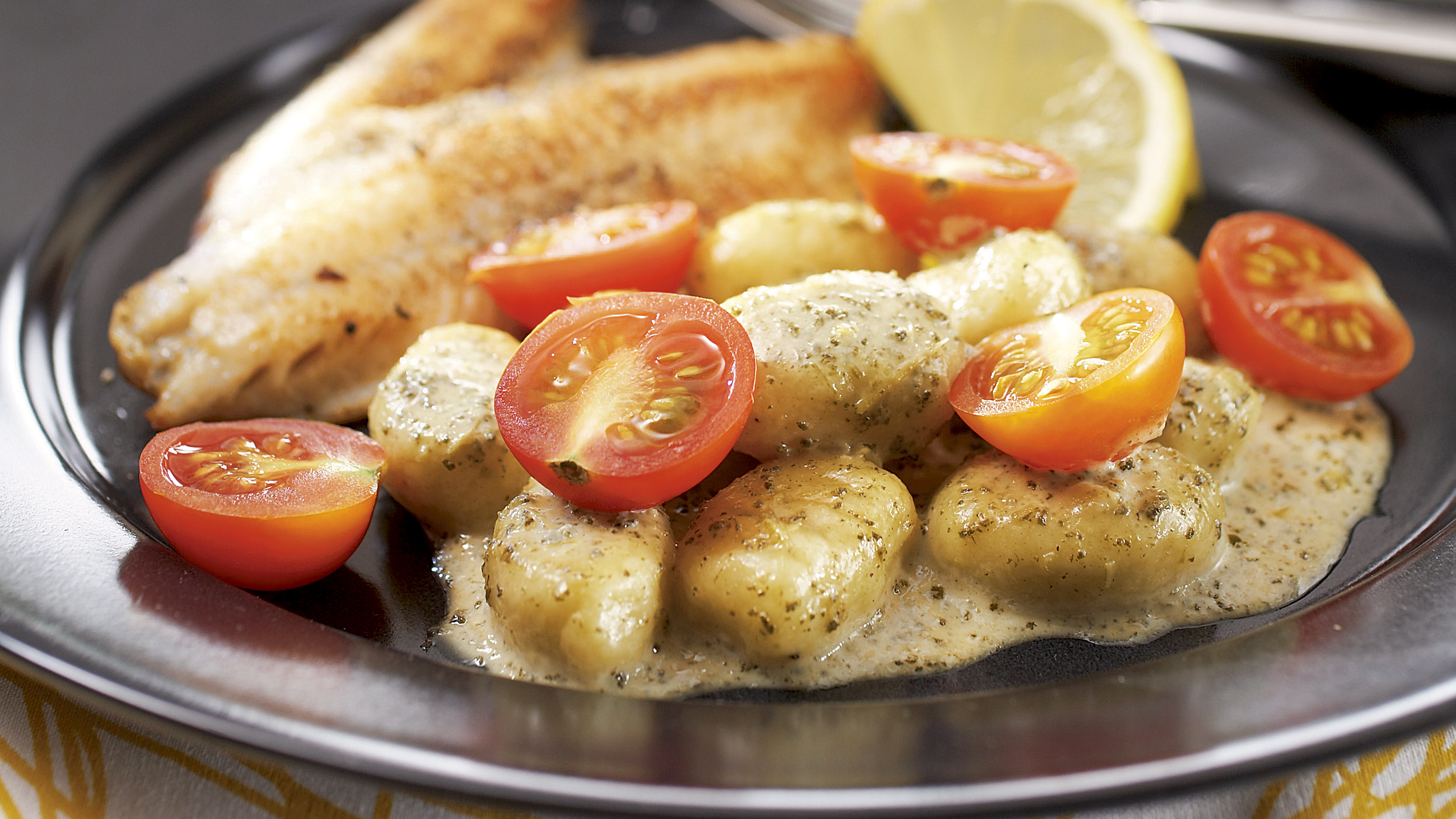 Perunagnoccheja ja paistettuja ahvenia