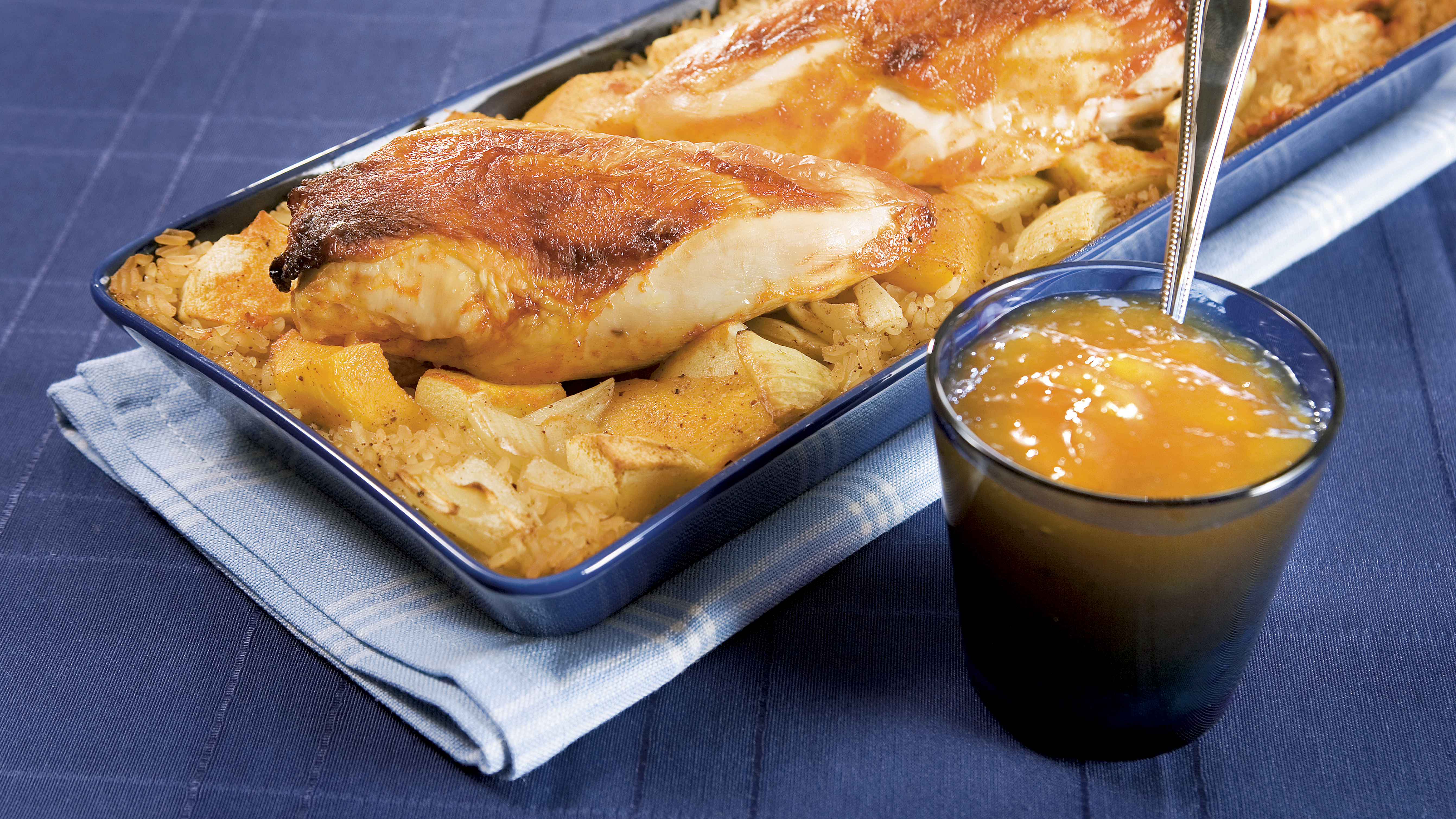 Omena-mangobroileria riisipedillä