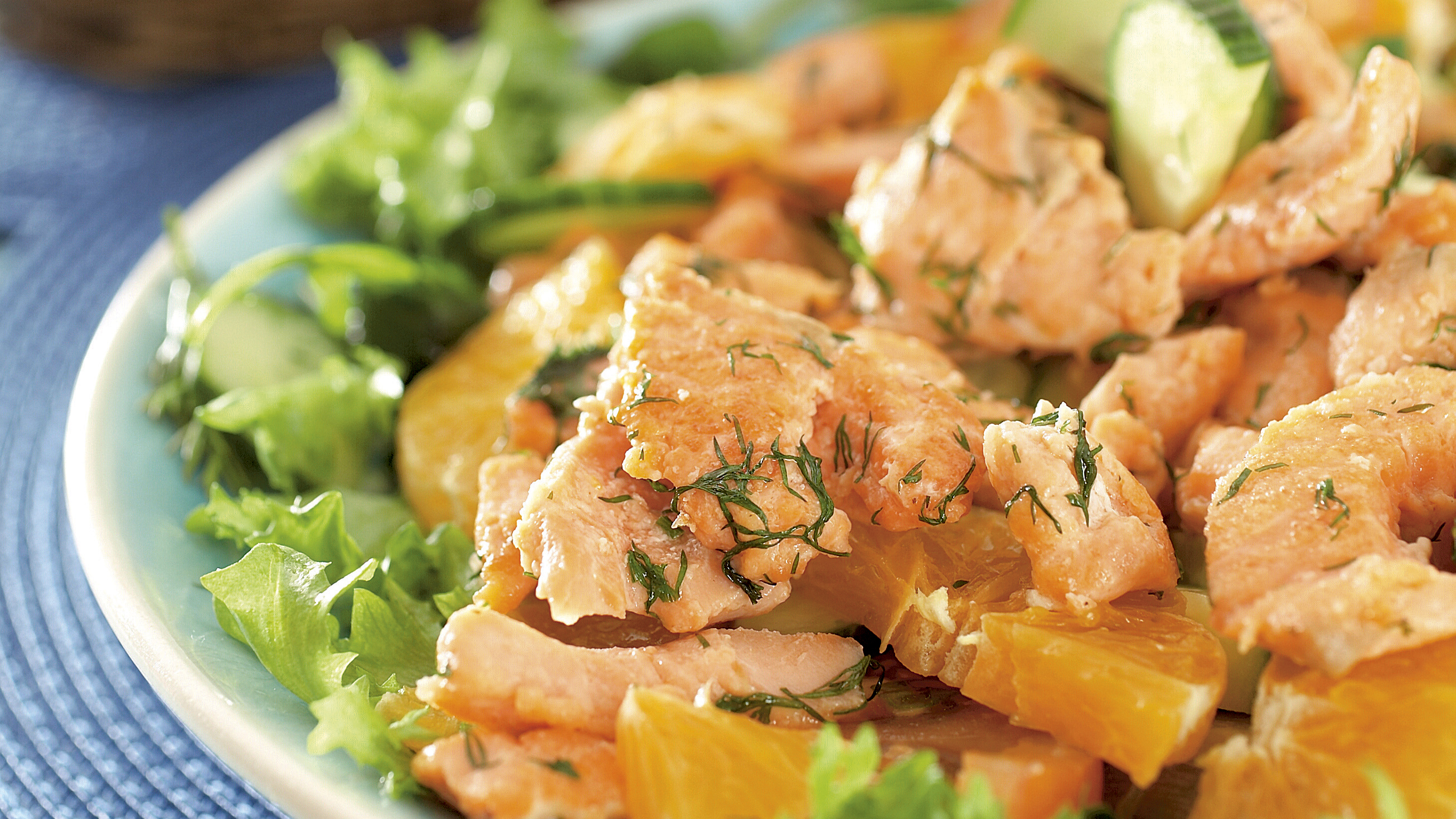 Kirjolohi-sitrussalaatti