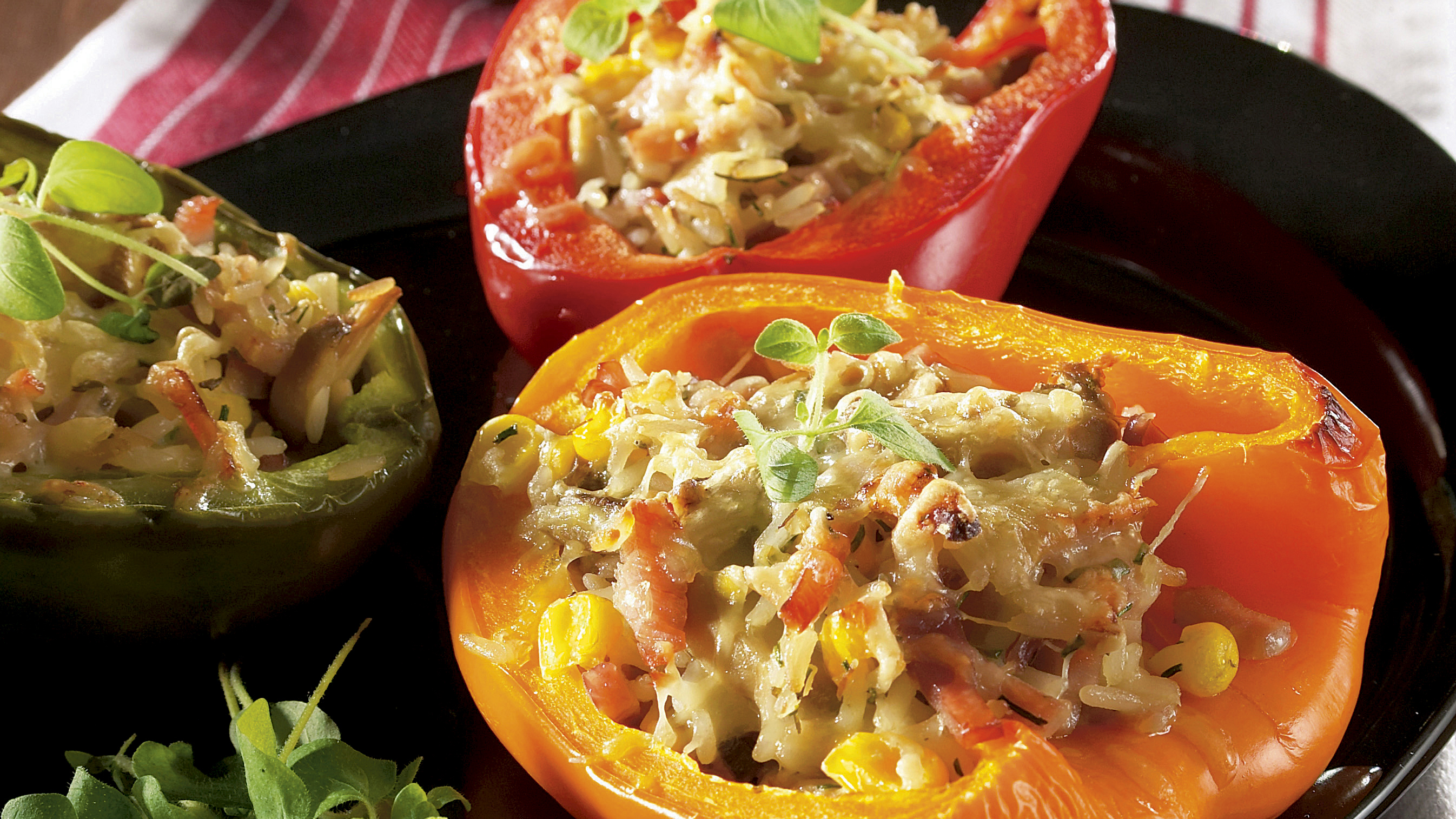 Täytetyt uunipaprikat