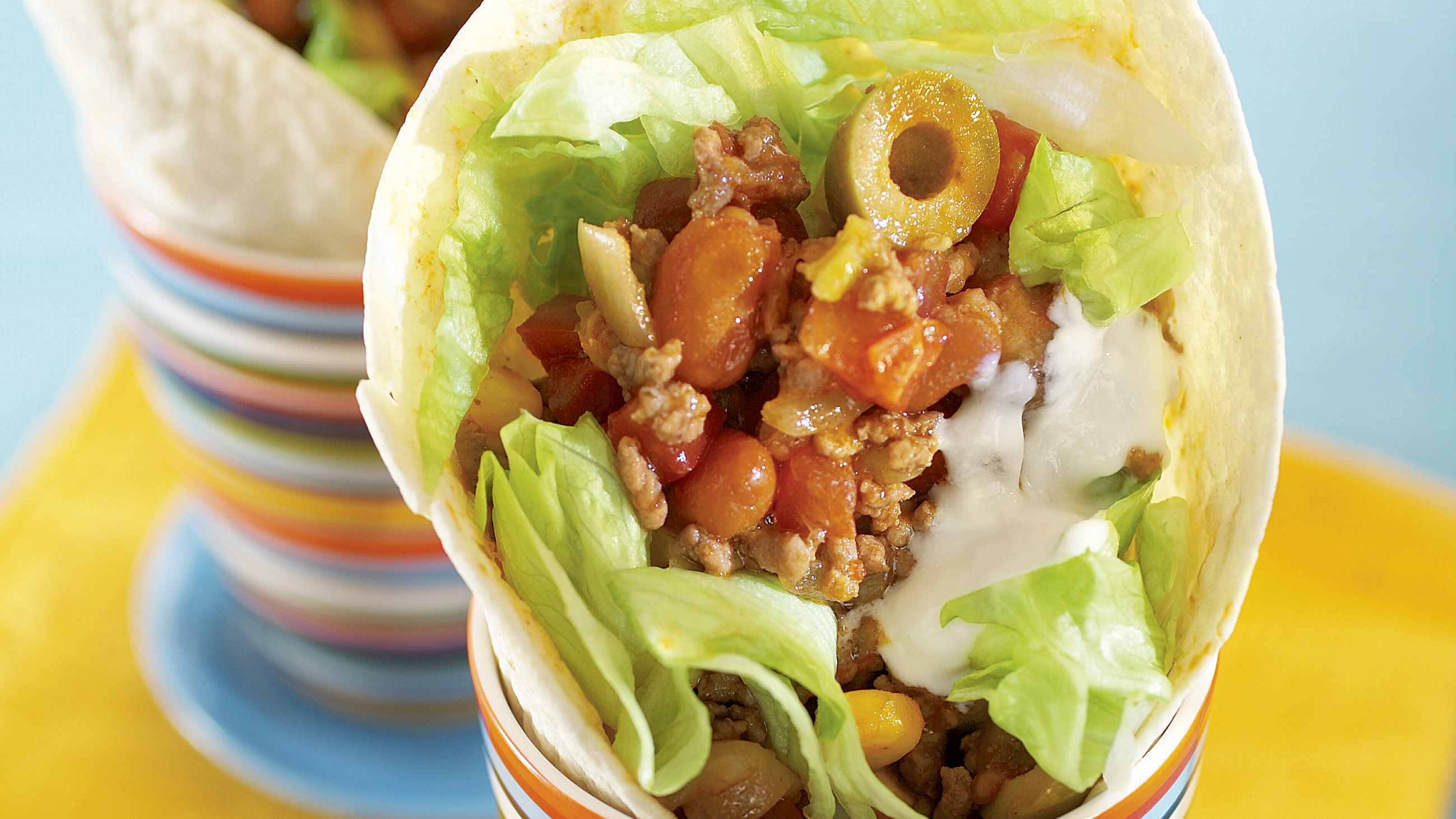 Värikkäät chili con carne -tortillat