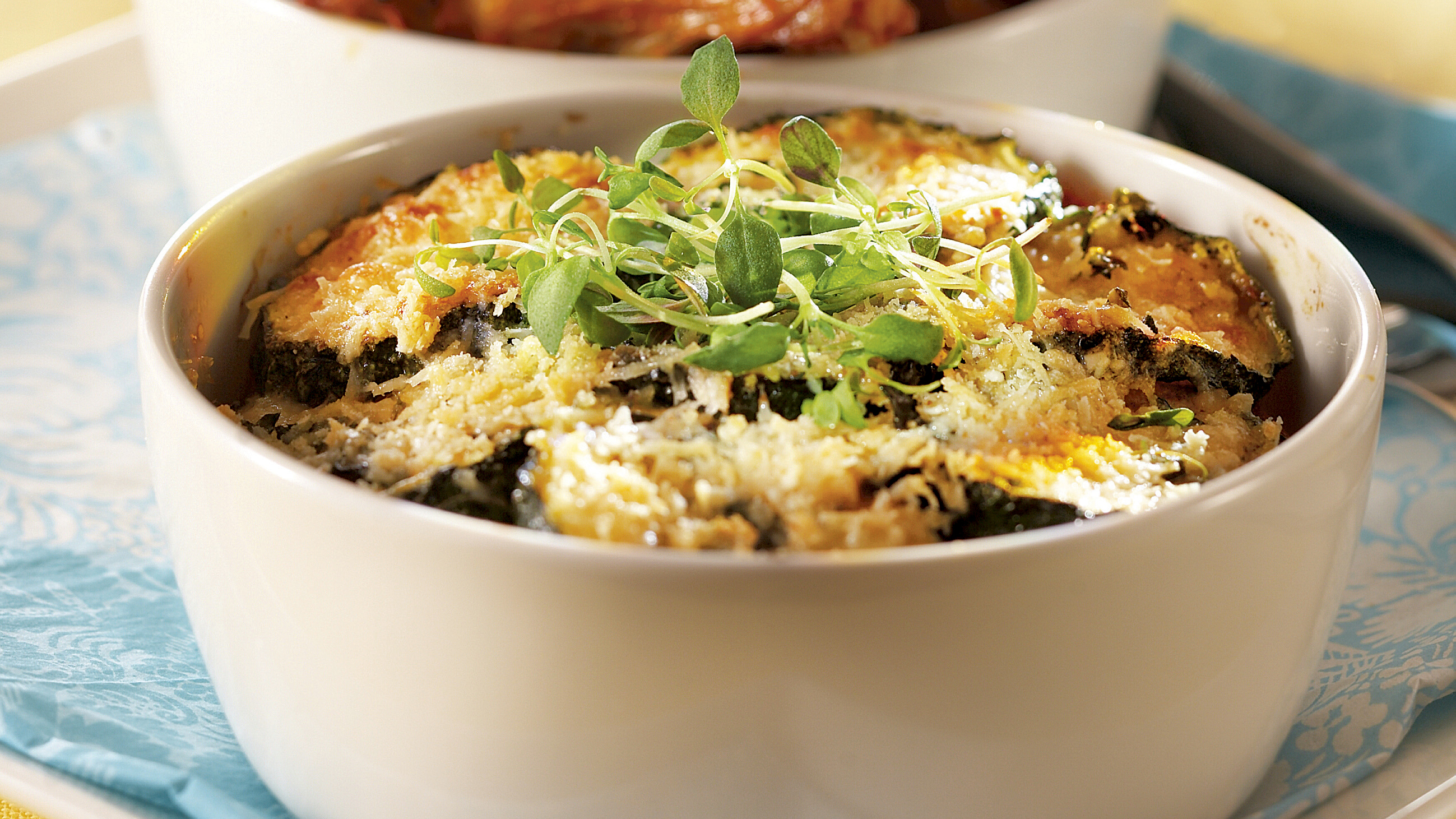 Tuliset broilerin siivet ja kasvisgratiini