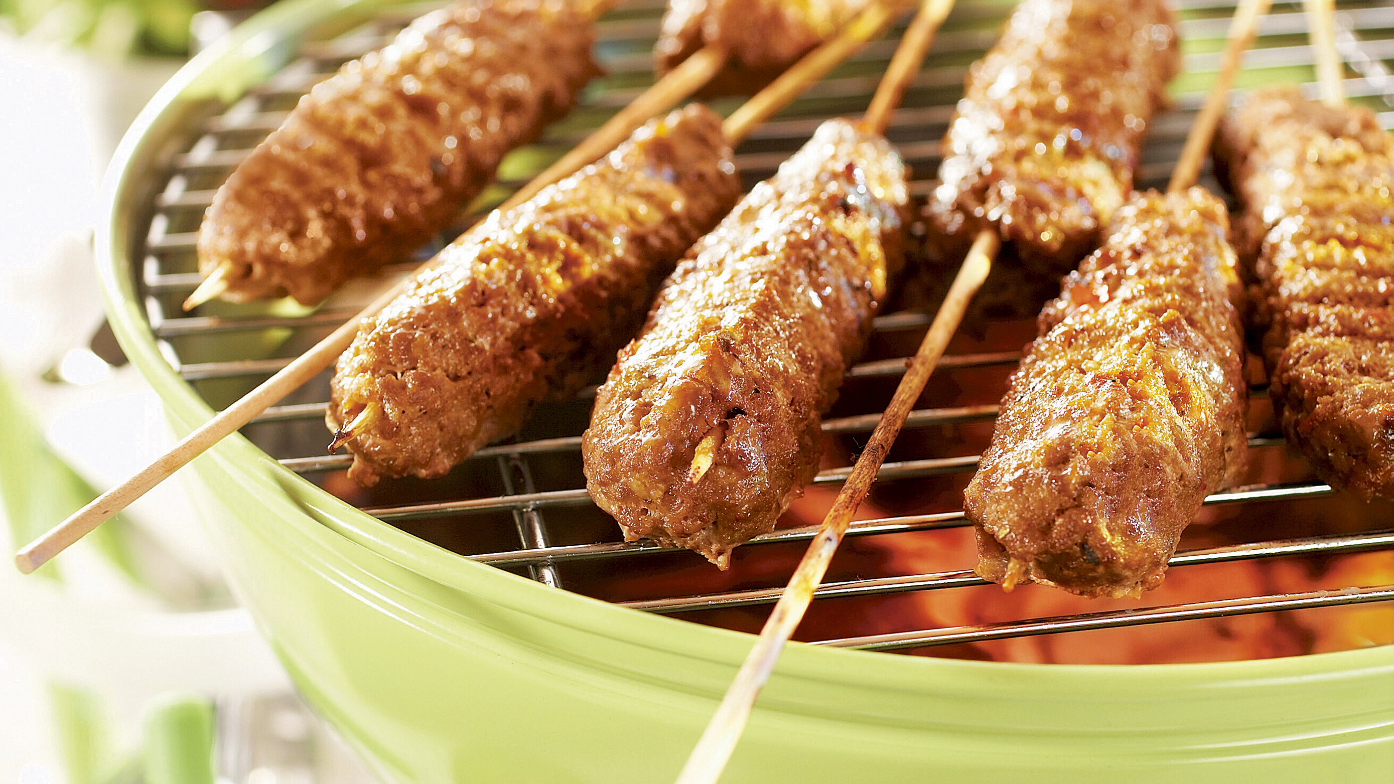 Jauhelihakebakot ja salsakastike