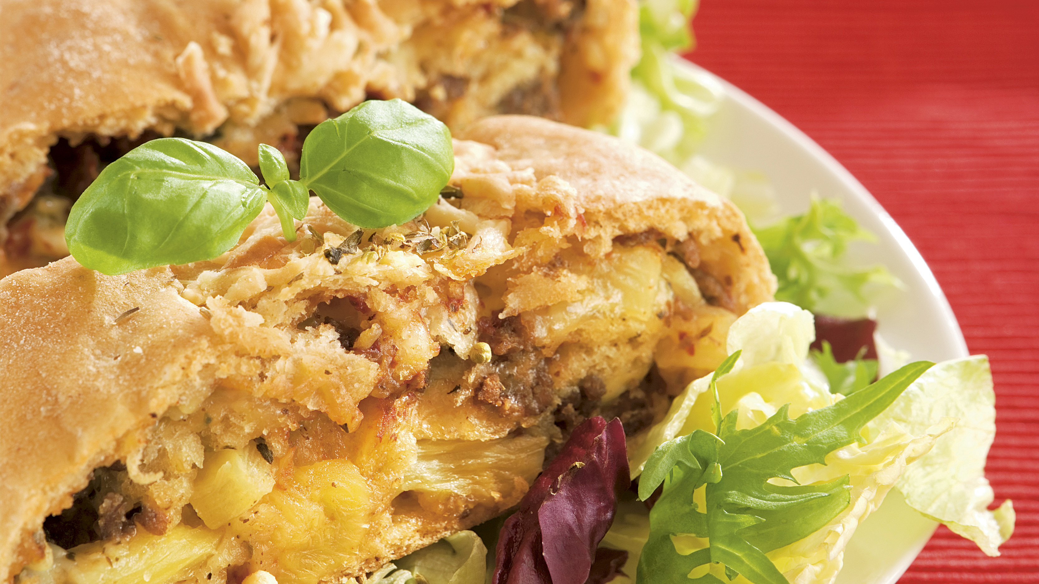 Jauhelihatäytteinen rullapizza