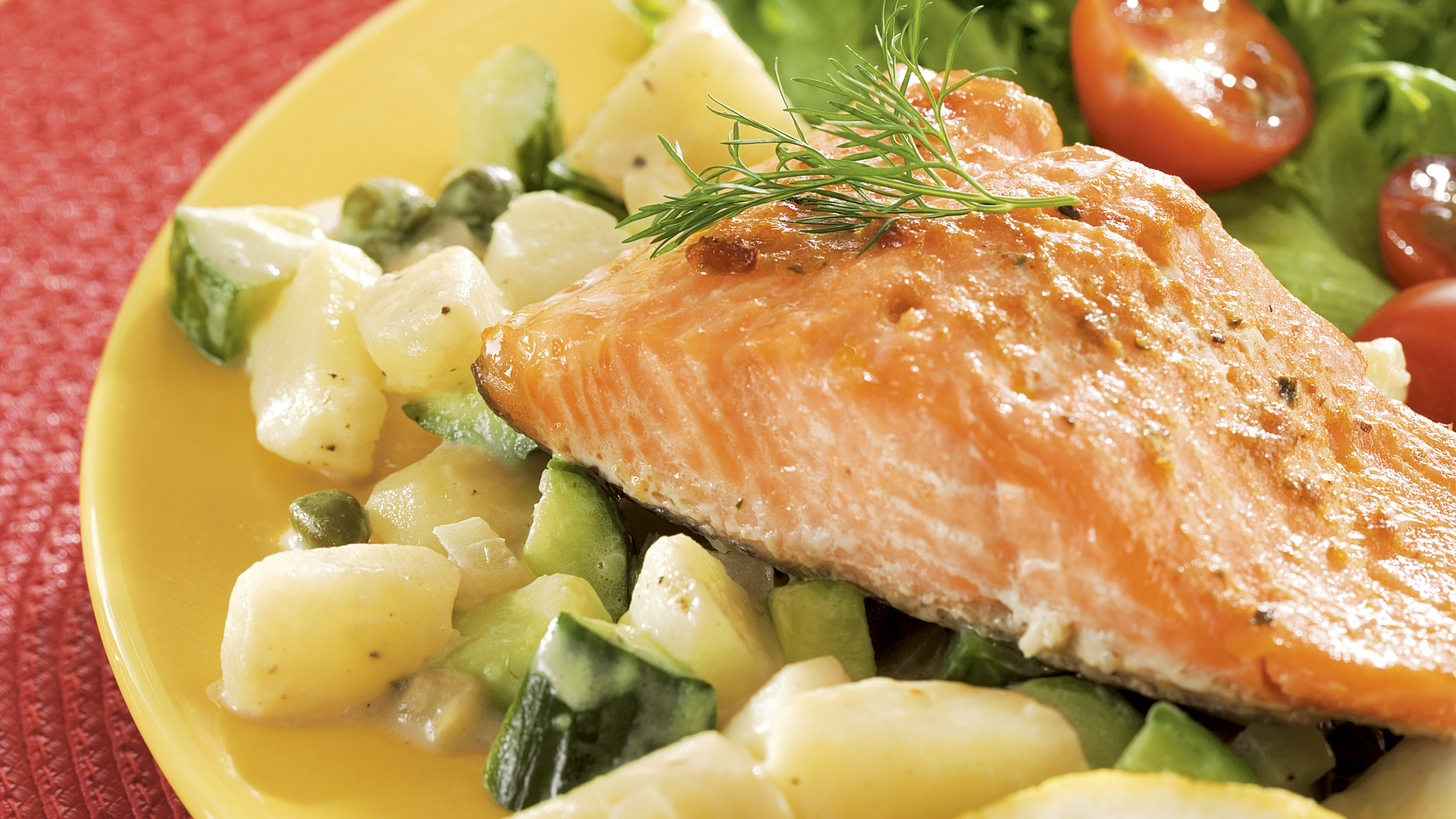 Kirjolohta ja peruna-kurkkumuhennosta