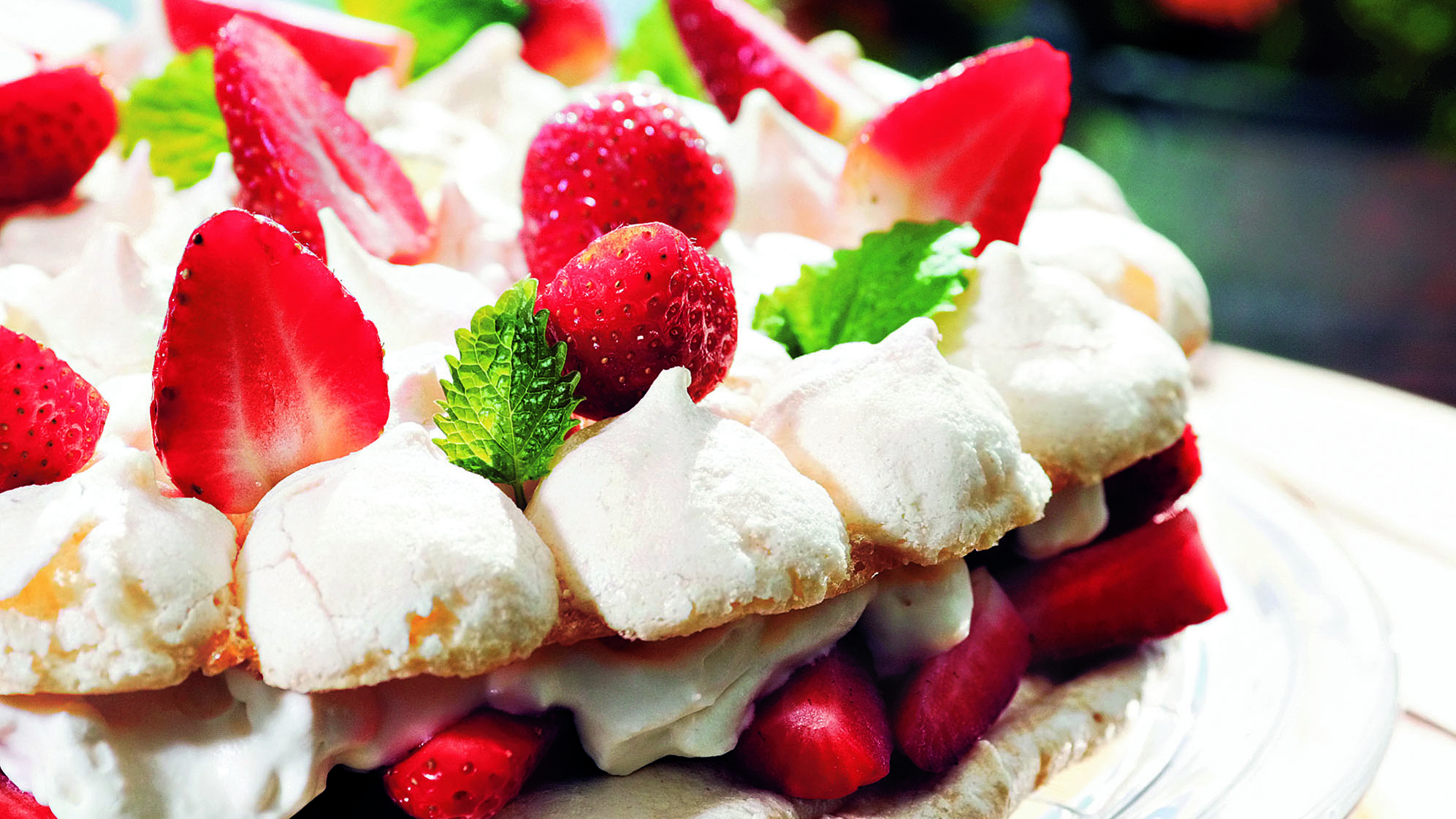 Mansikka-marenkikakku