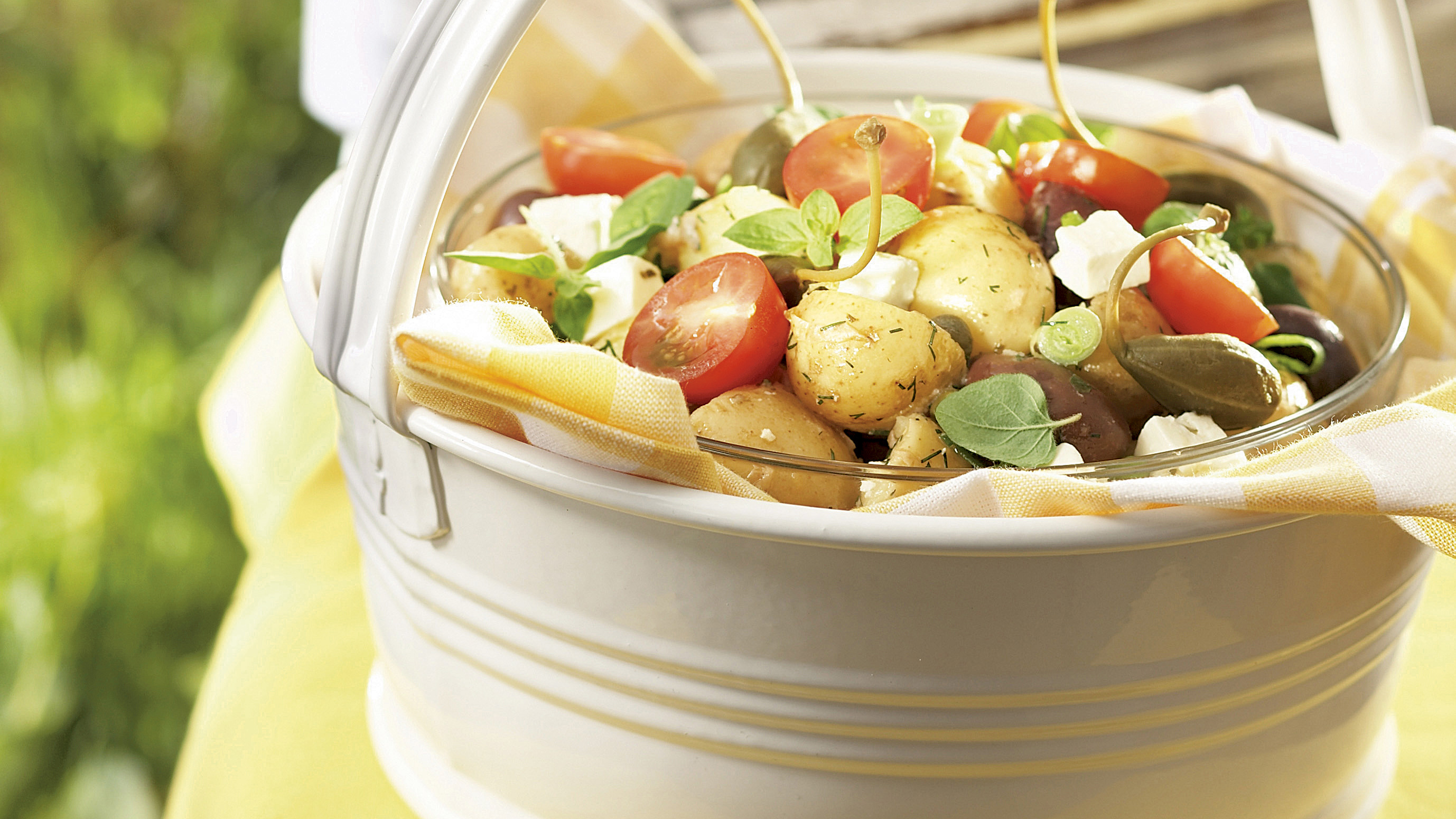 Kreikkalainen peruna-fetasalaatti