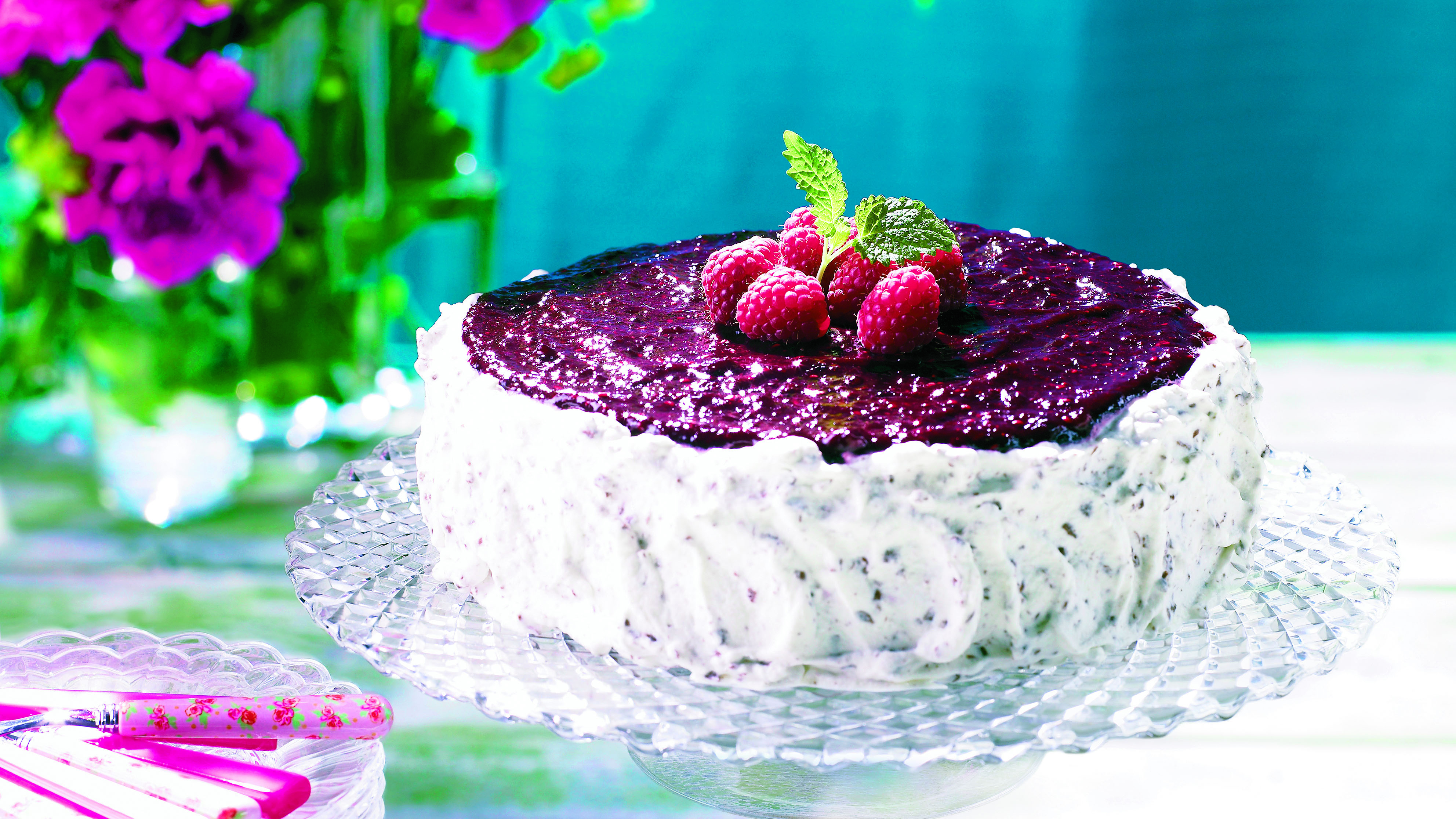 Marja-suklaatäytekakku