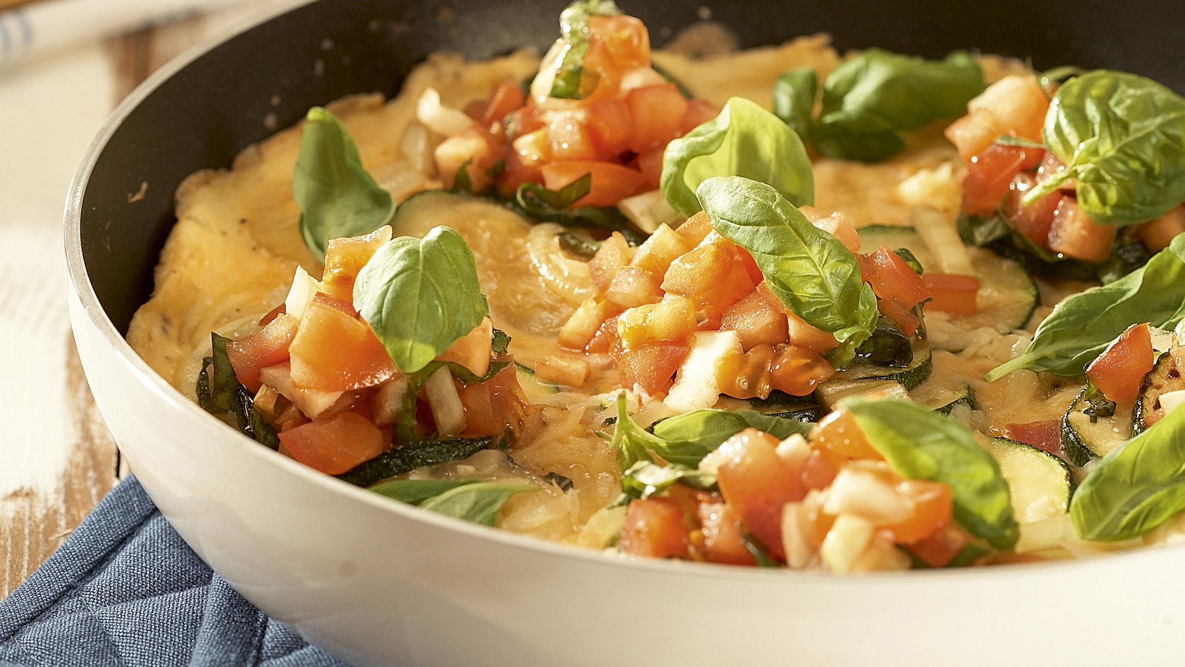 Kesäkurpitsamunakas ja tomaattisalsa