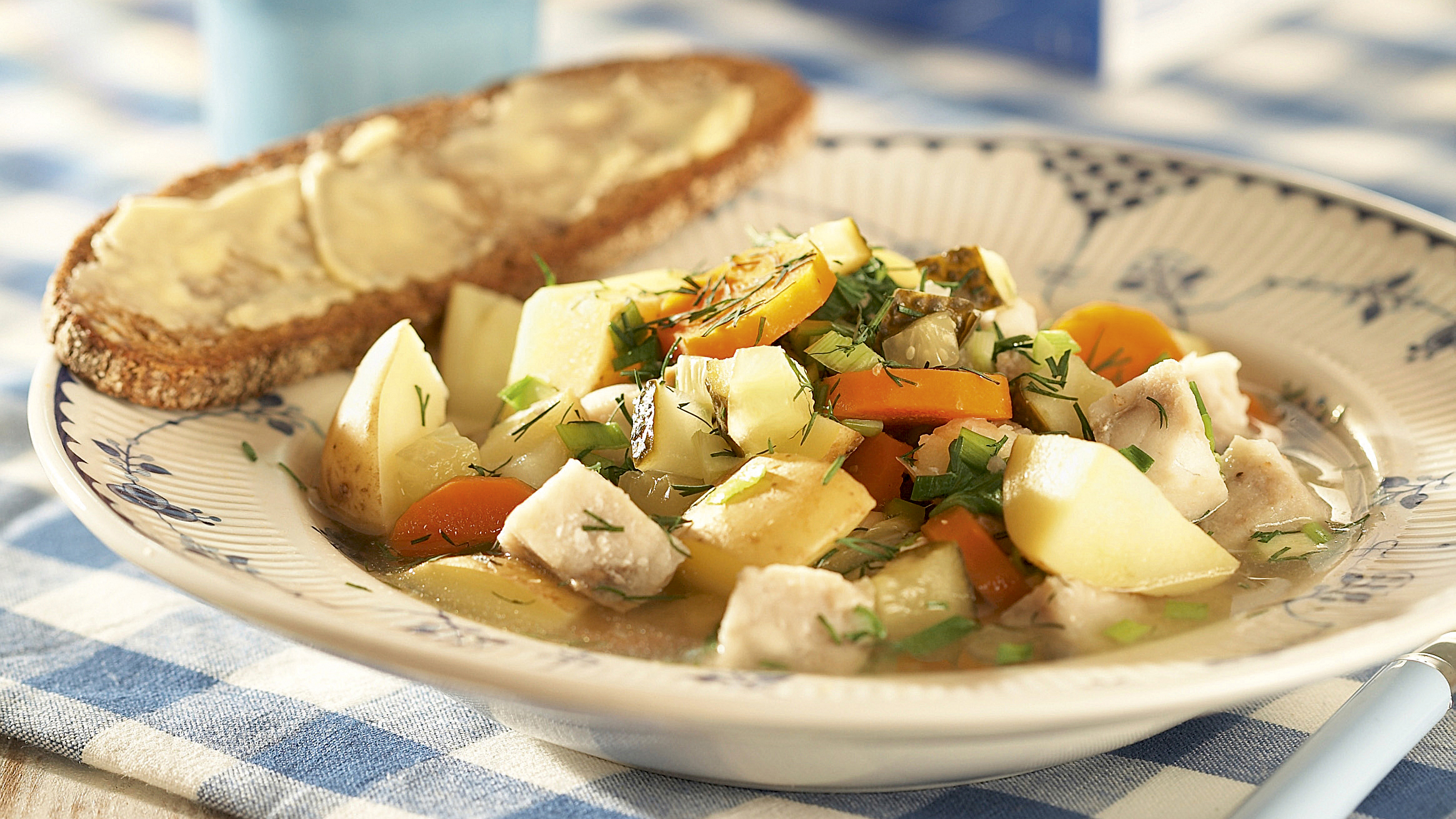 Keskikesän kalakeitto