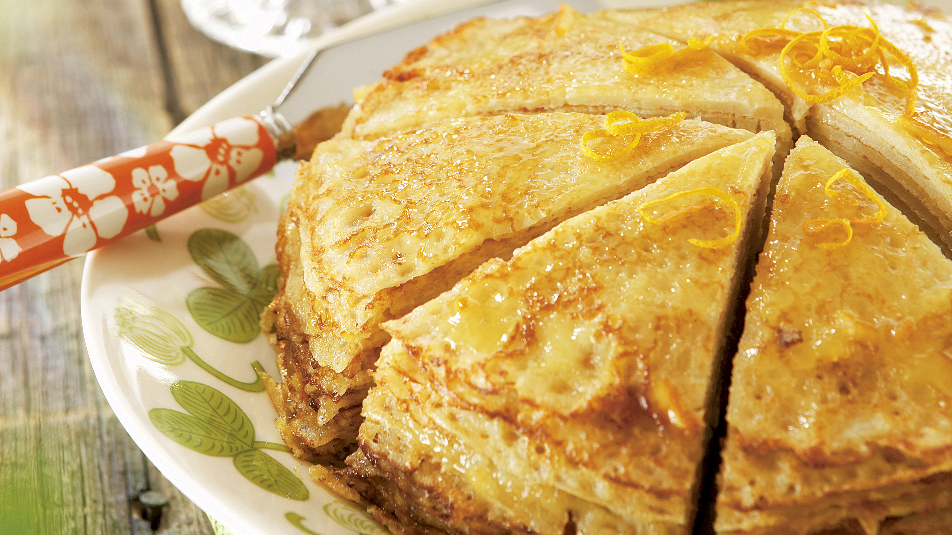 Lettukakku mansikkarahkalla