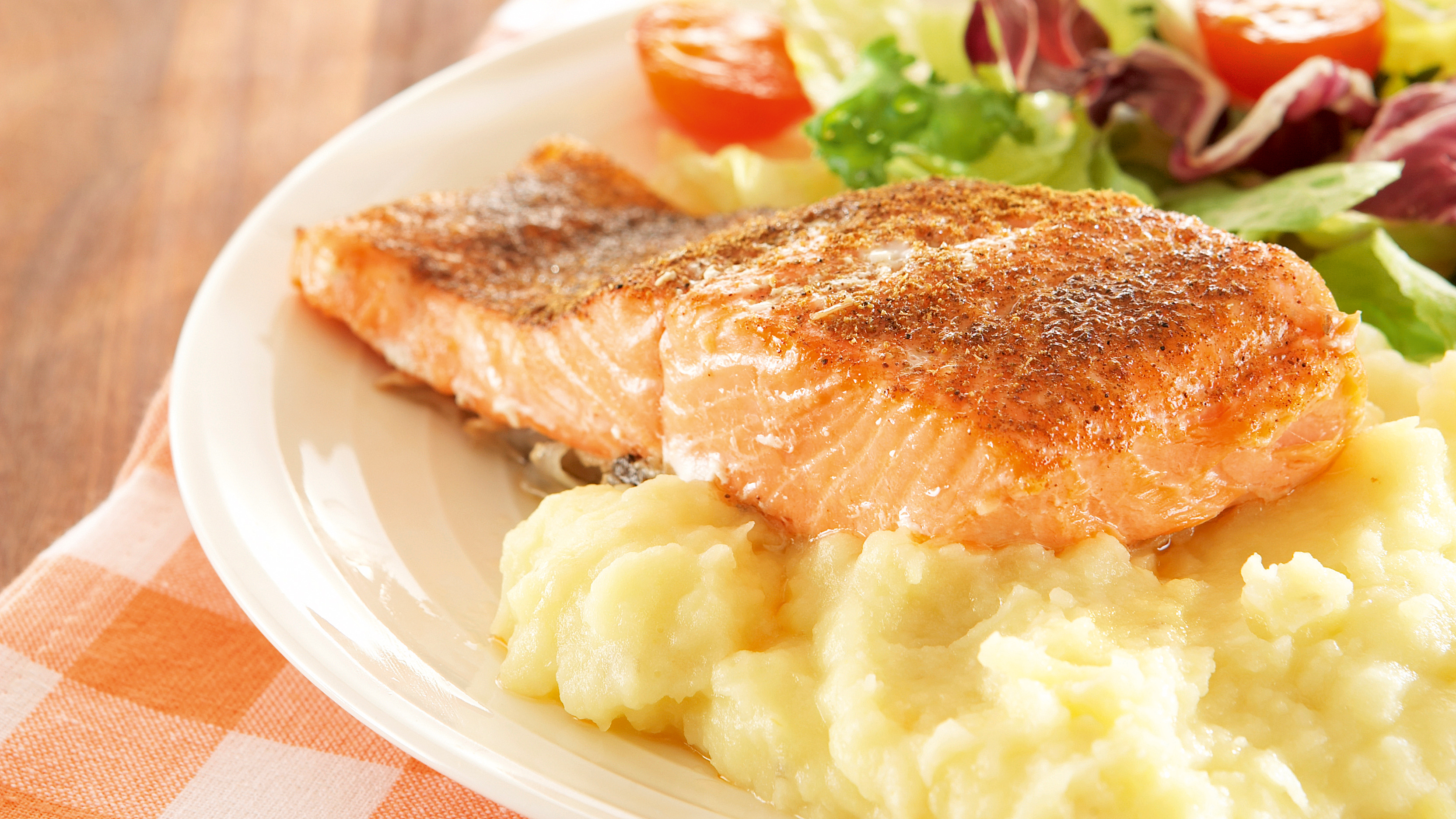 Garam masala lohi ja peruna-palsternakkasose