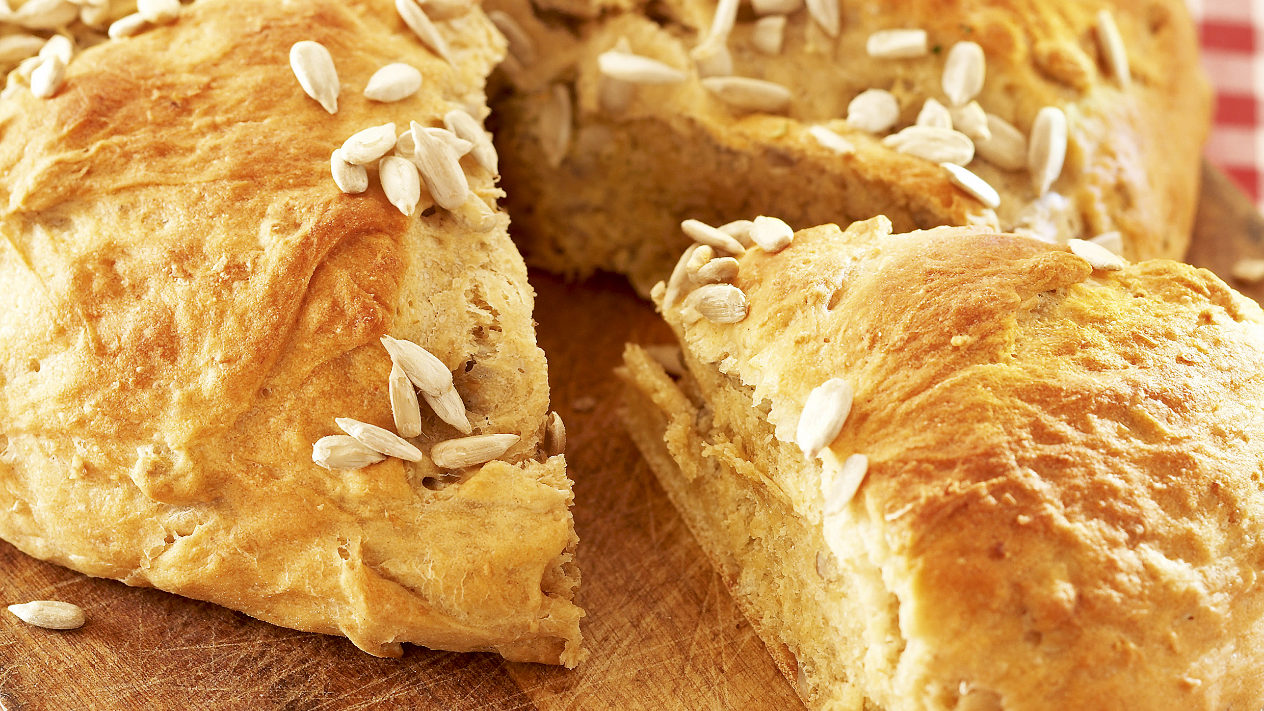 Auringonkukka-omenaleipä