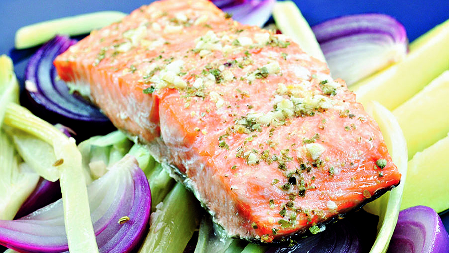 Viherpippurilohi ja fenkolimuhennos