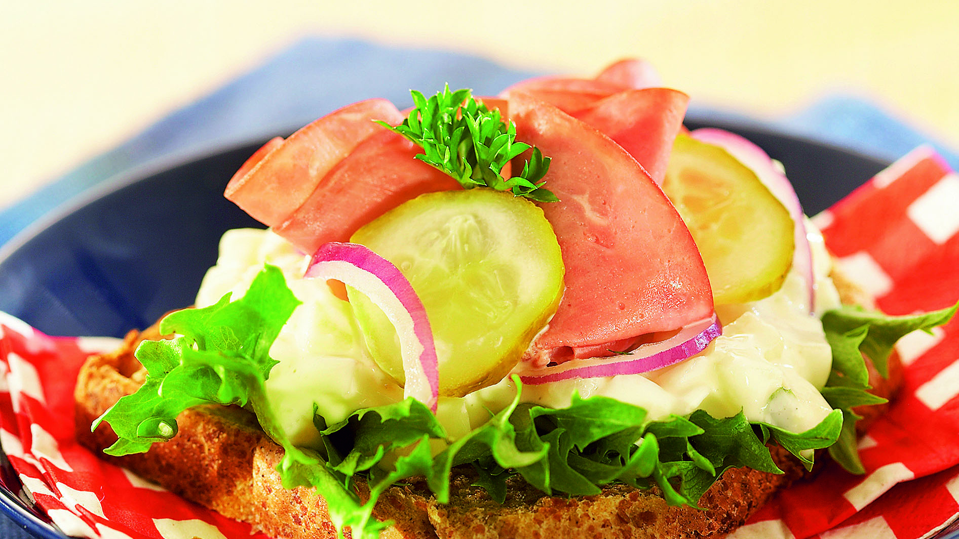 Voileivät perunasalaatilla