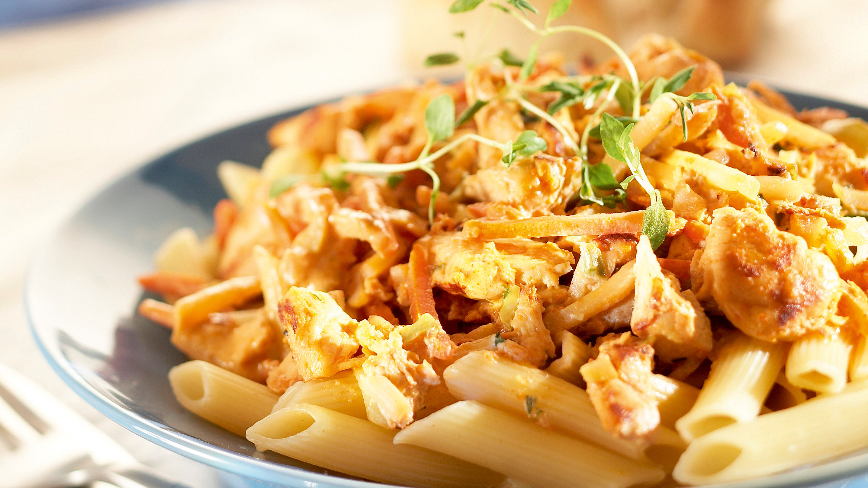 Broileri-kasviskastike