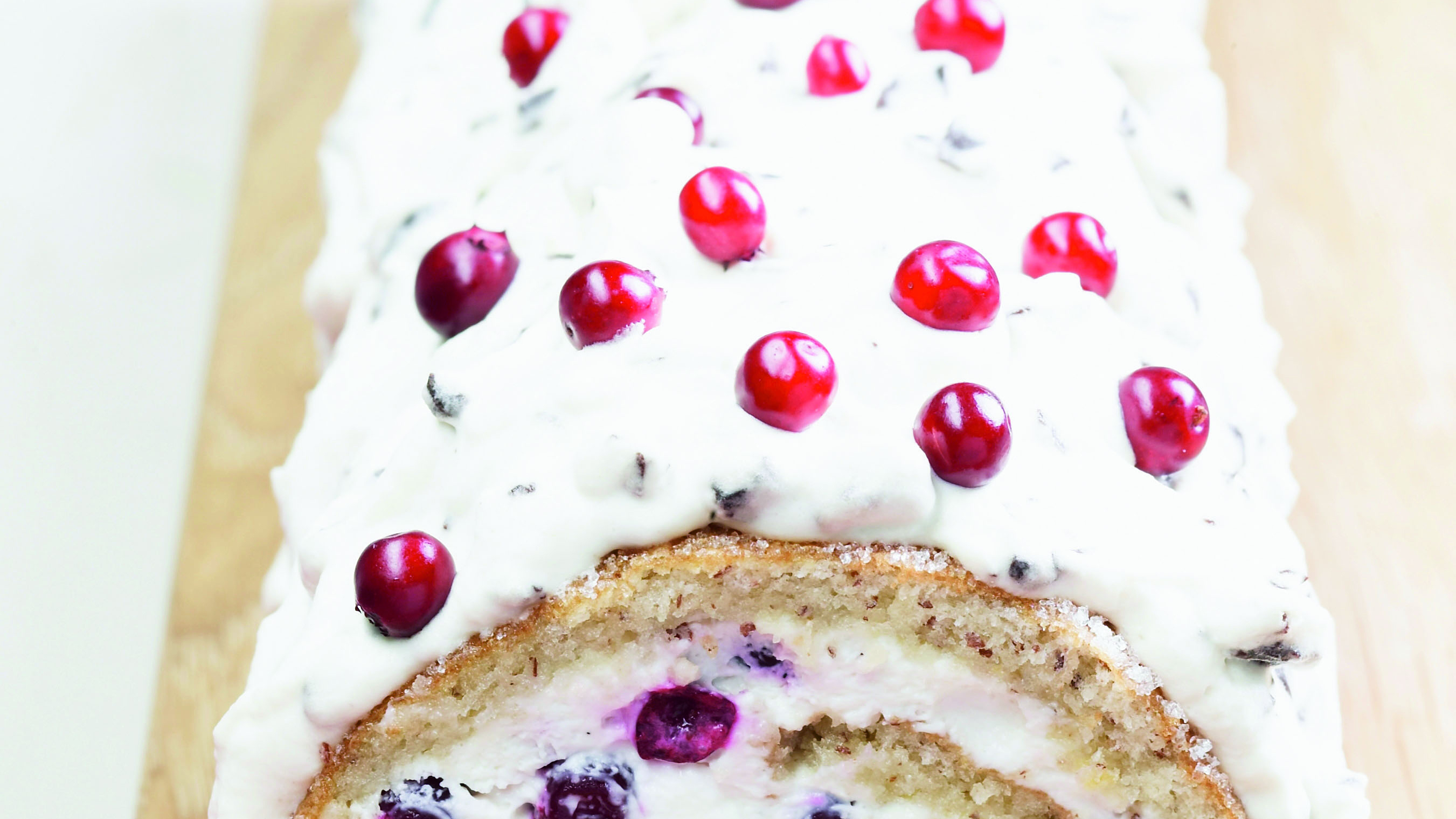 Puolukka-suklaakääretorttu