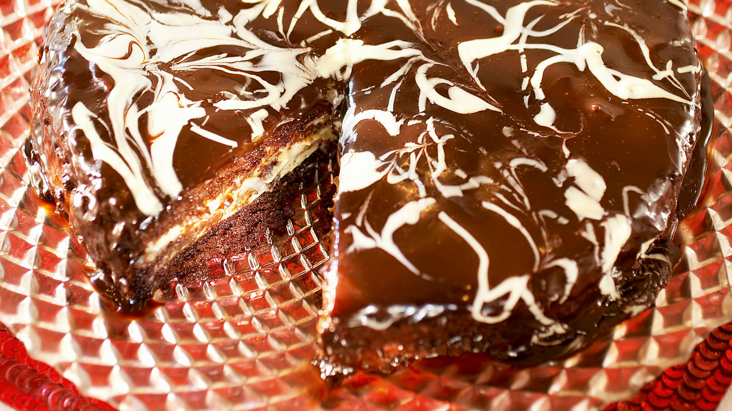 Marmoroitu suklaa-appelsiinikakku | Makeat leivonnaiset | Reseptit | K-Ruoka