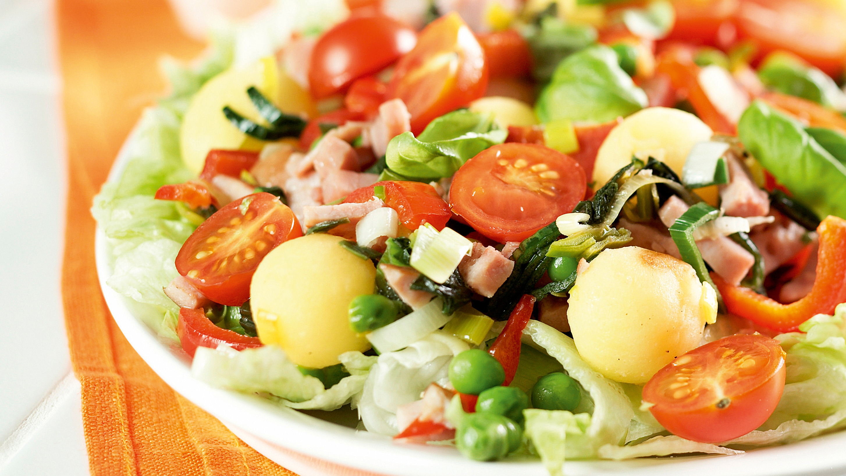 Lämmin perunasalaatti