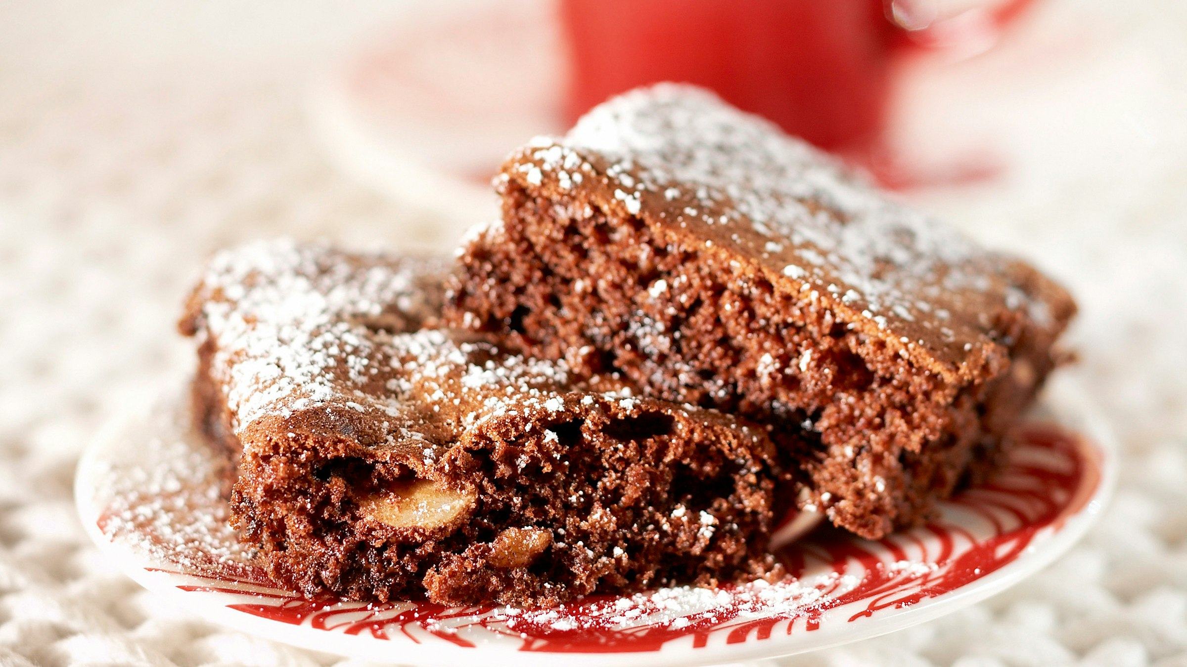 Amerikkalaiset suklaaleivokset eli brownies | Makeat leivonnaiset |  Reseptit | K-Ruoka