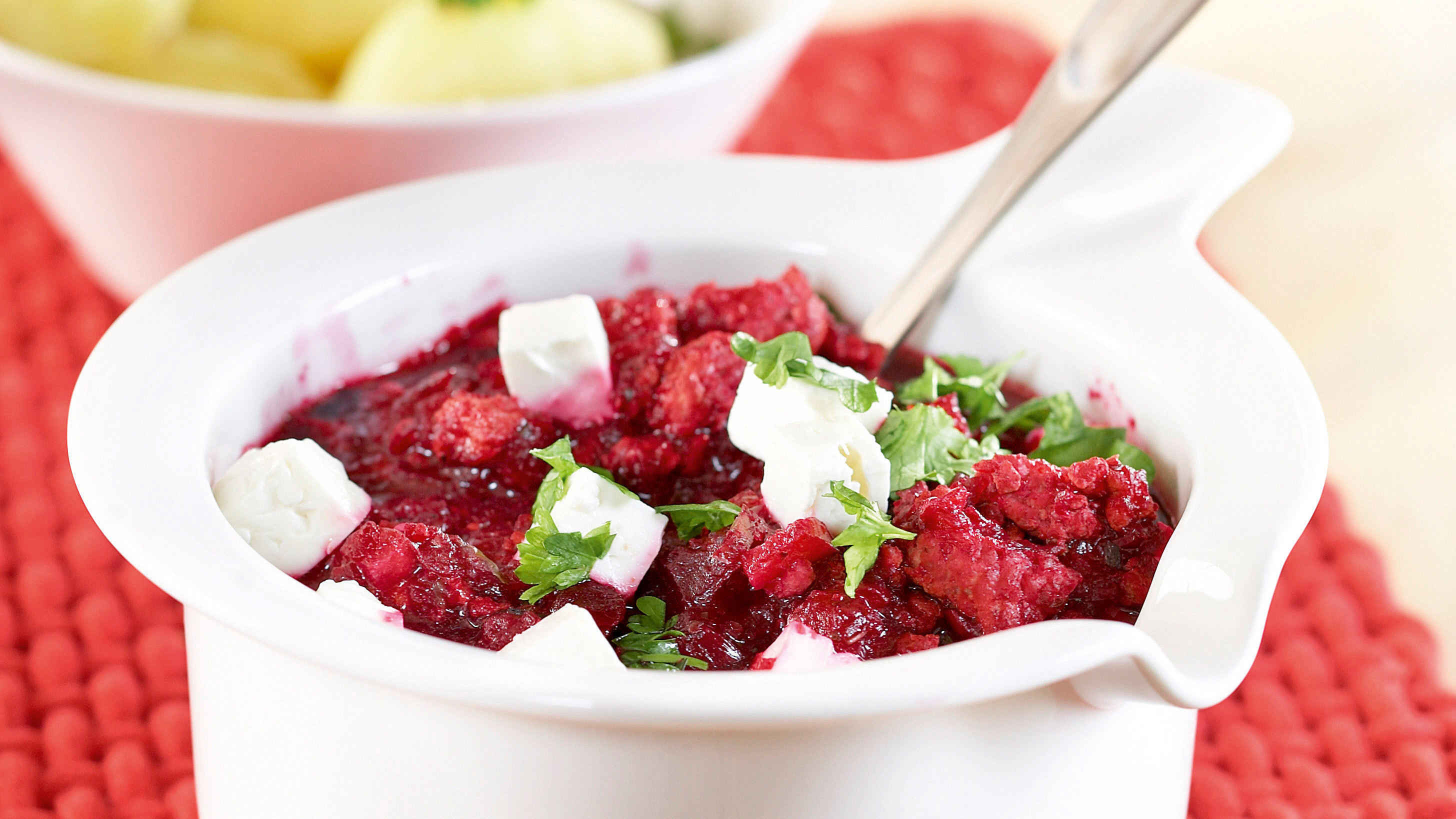 Punajuurinen jauhelihakastike