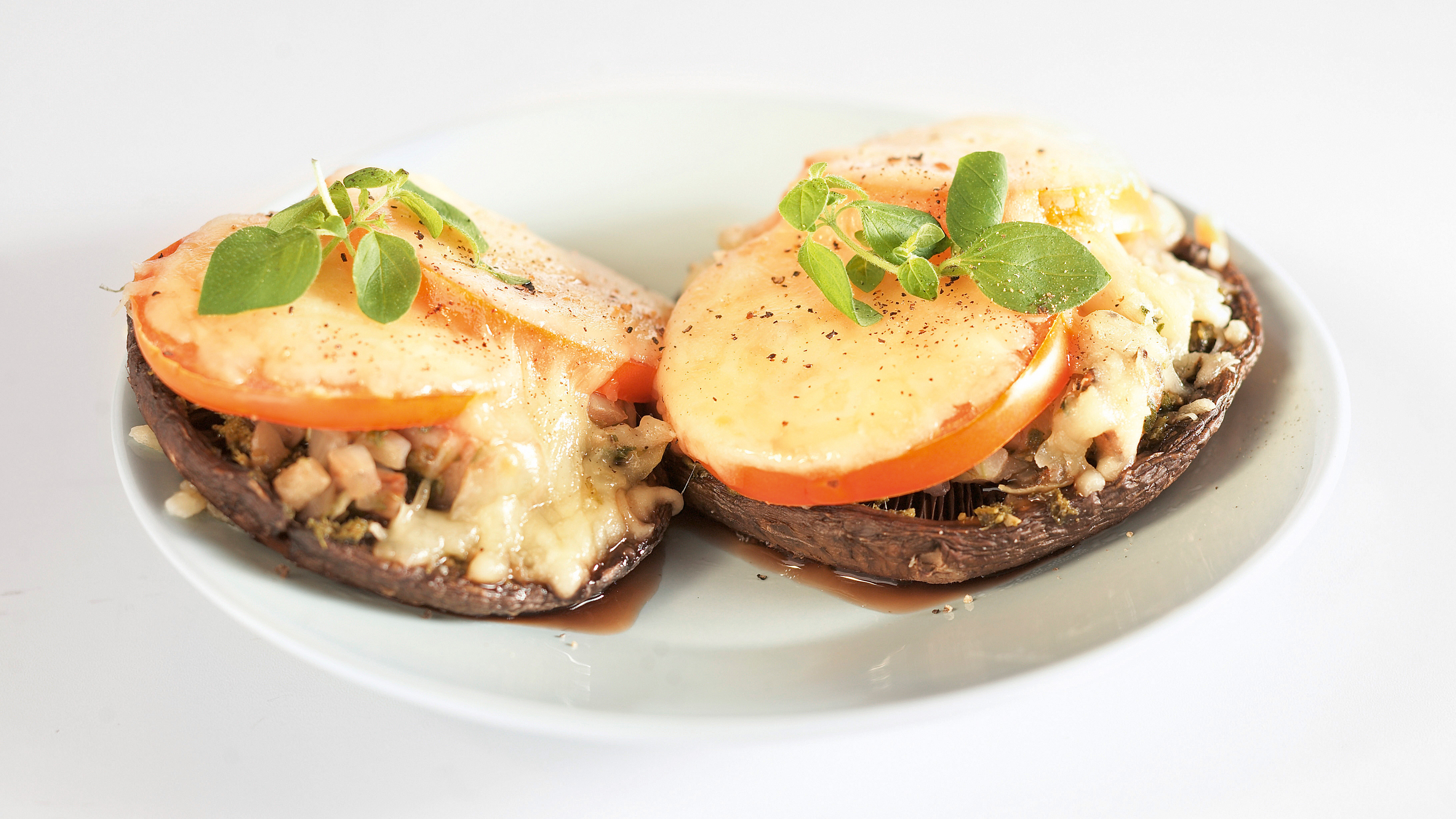 Pesto-tomaattiportobellot